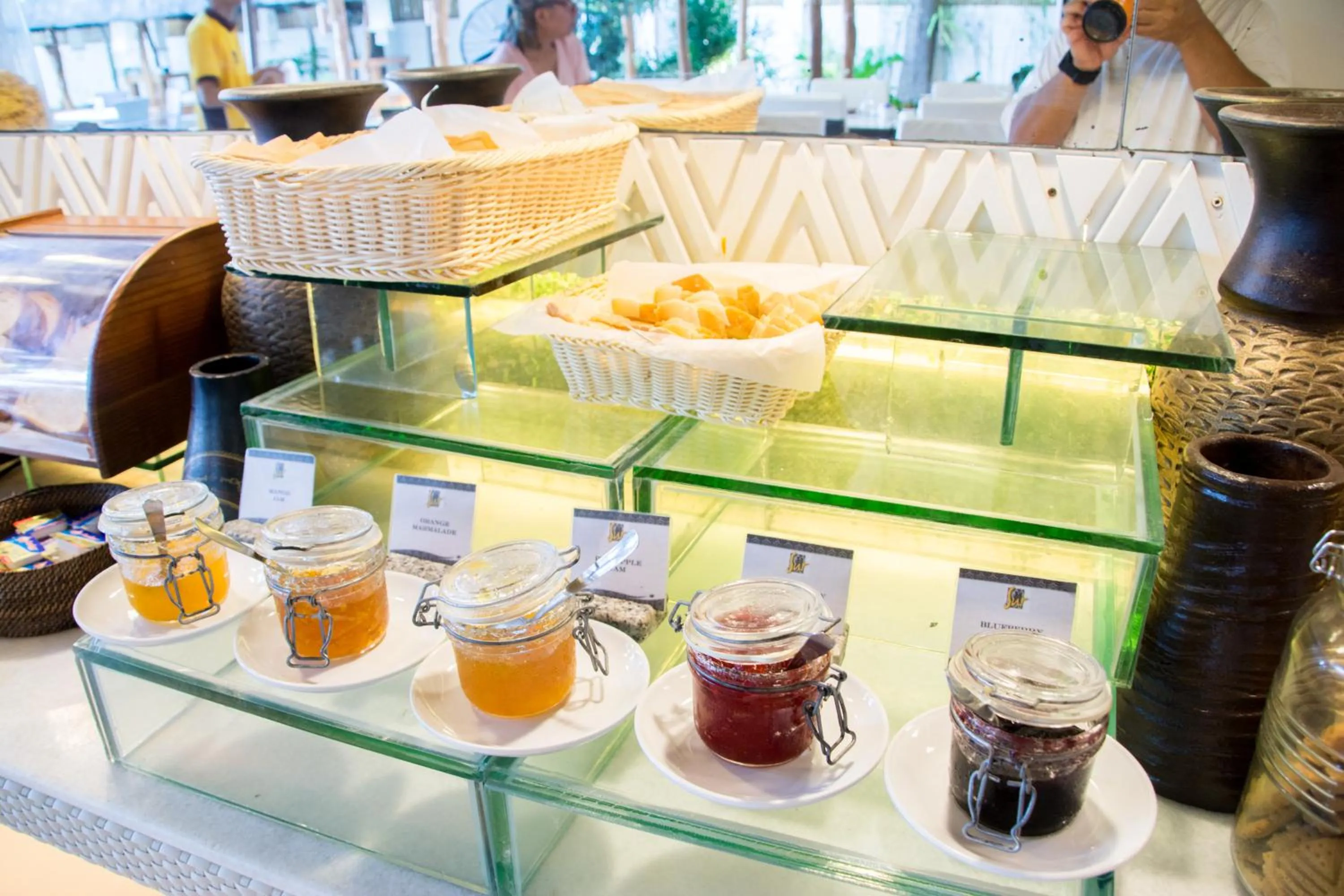 Restaurant/places to eat in Sur Beach Resort Boracay