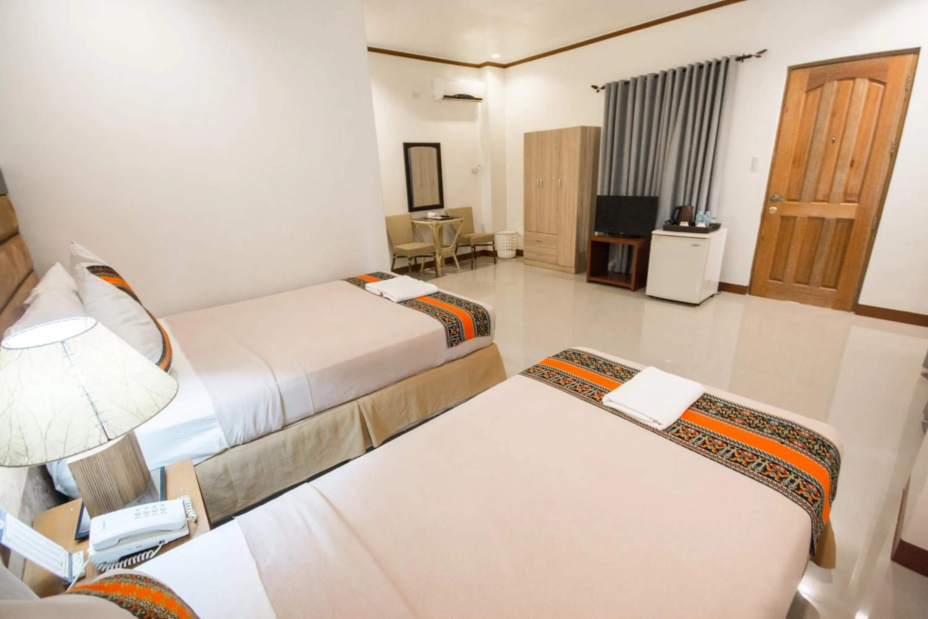 Photo of the whole room, Bed in Sur Beach Resort Boracay