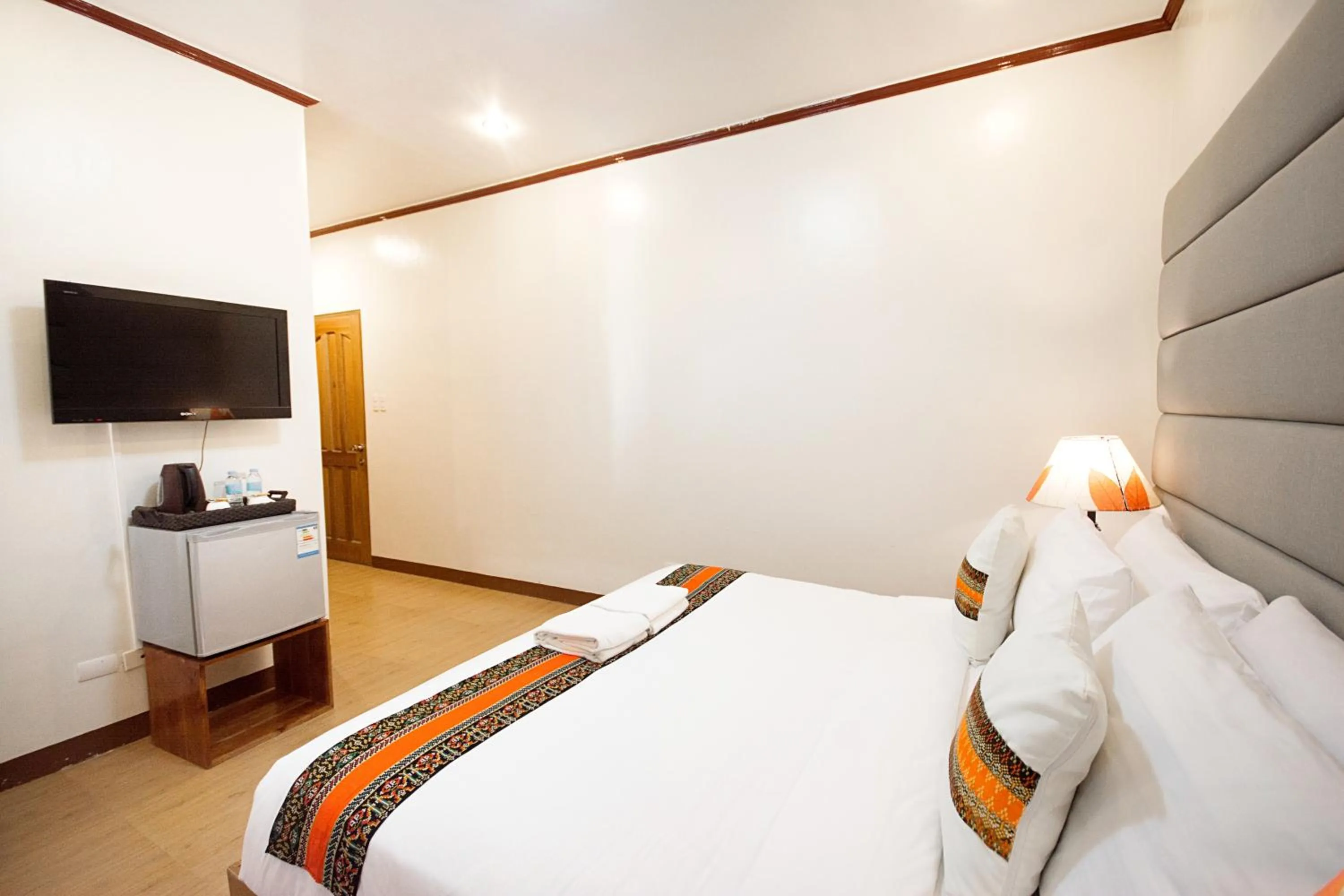 Bed in Sur Beach Resort Boracay