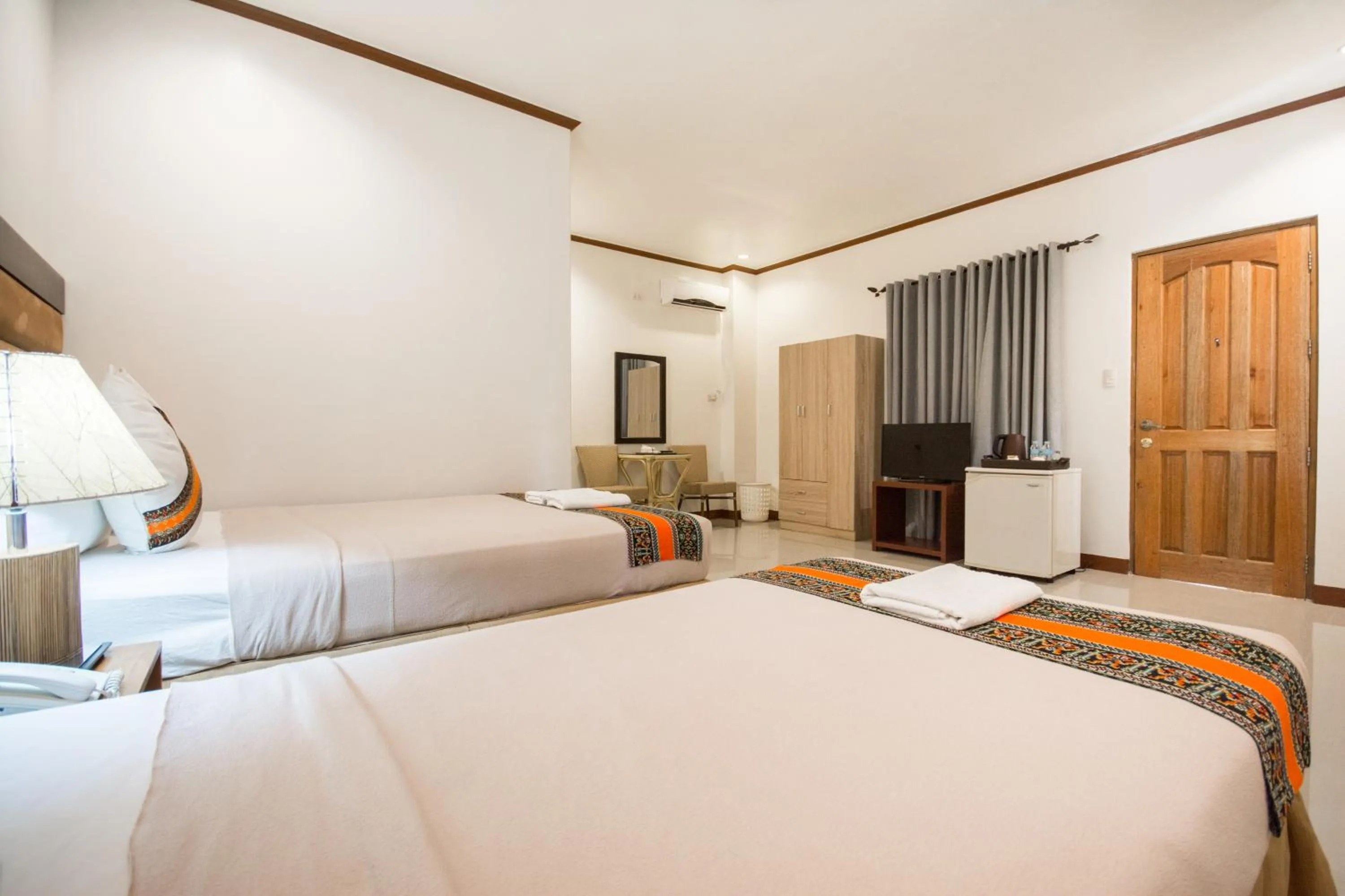 Photo of the whole room, Bed in Sur Beach Resort Boracay