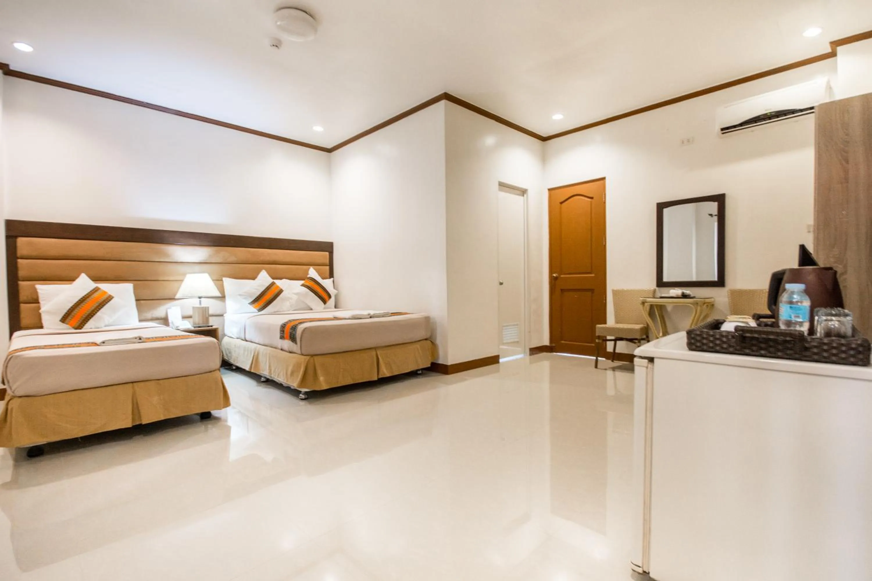 Photo of the whole room, Bed in Sur Beach Resort Boracay