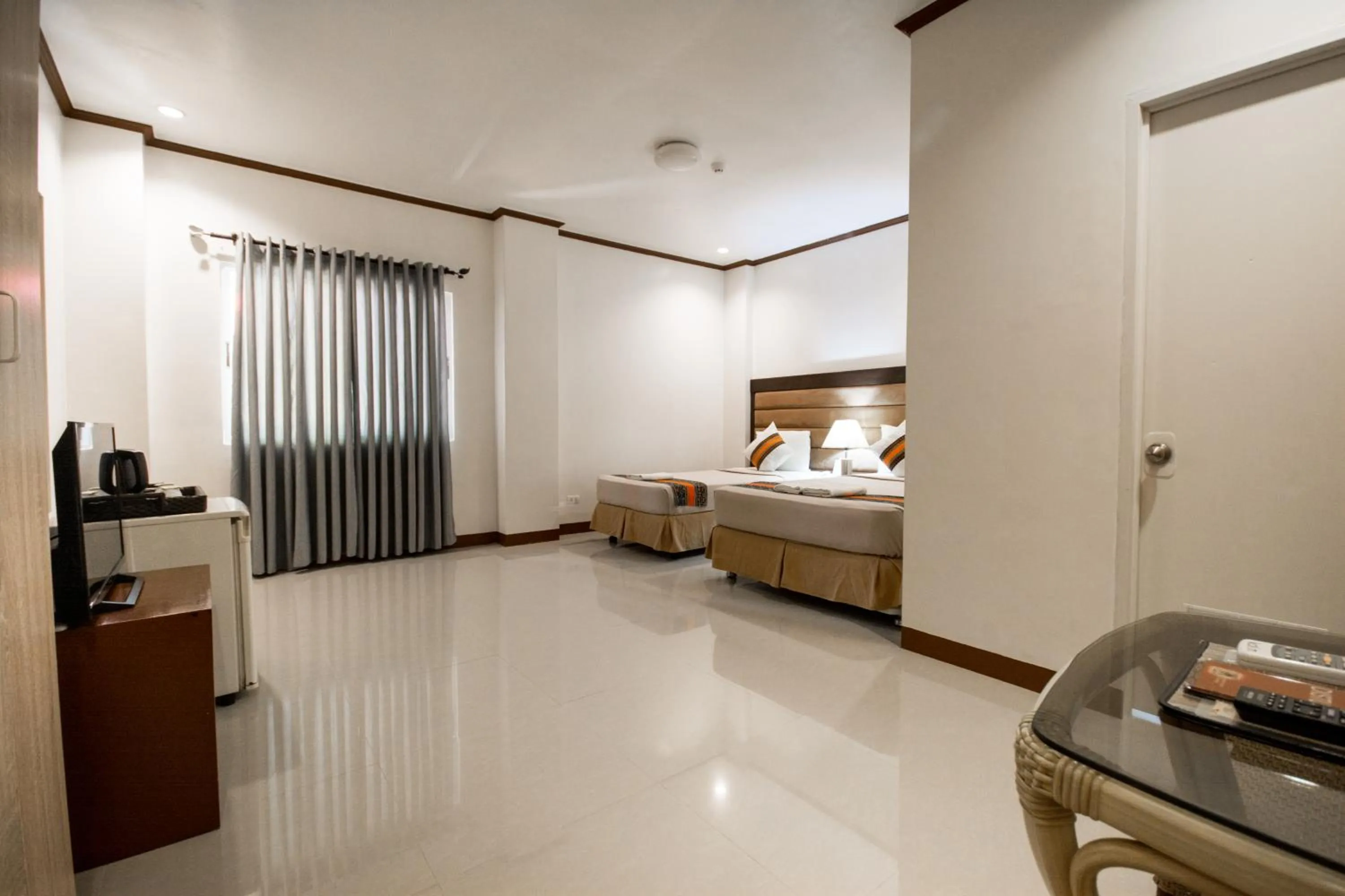 Photo of the whole room, Bed in Sur Beach Resort Boracay