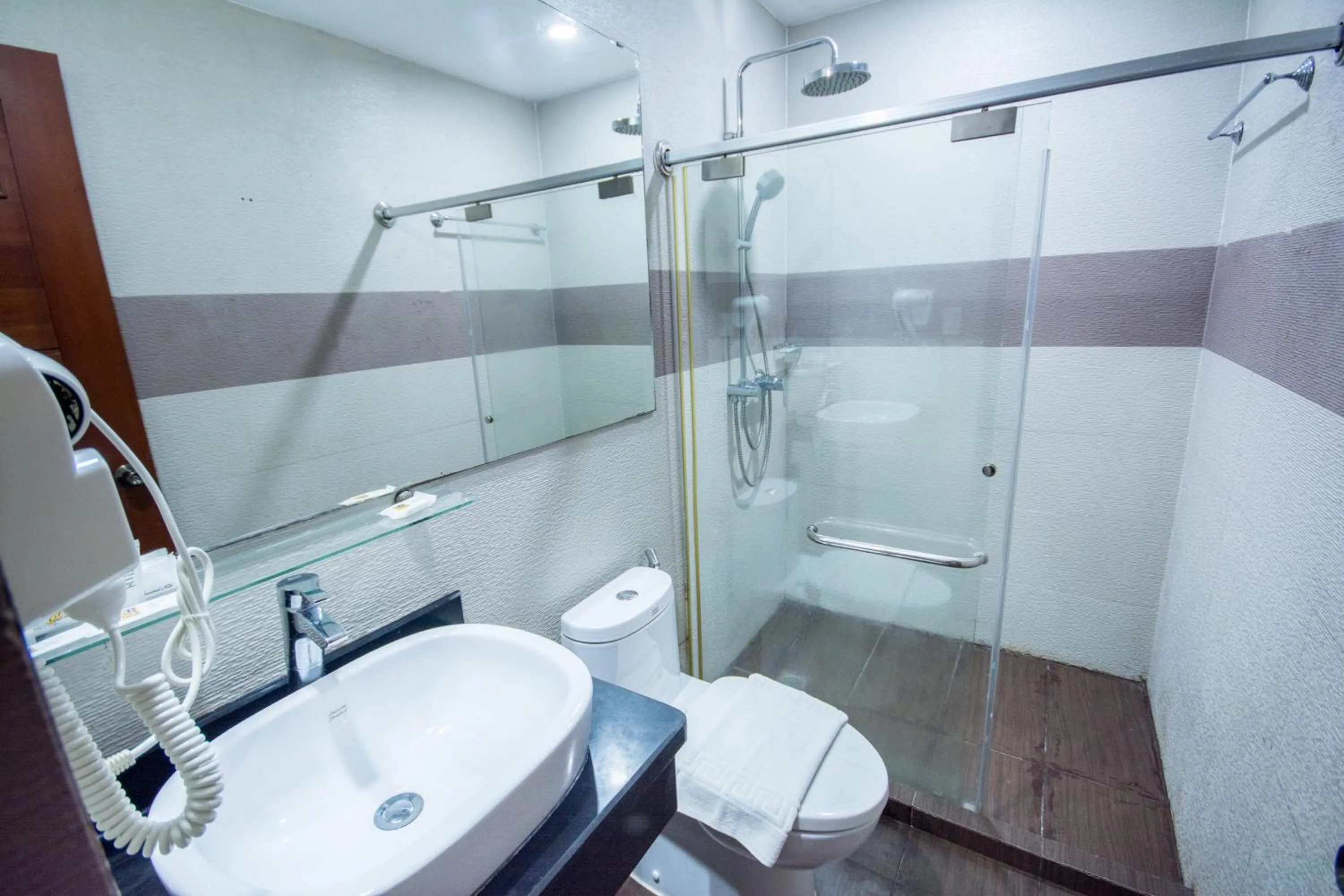 Bathroom in Sur Beach Resort Boracay