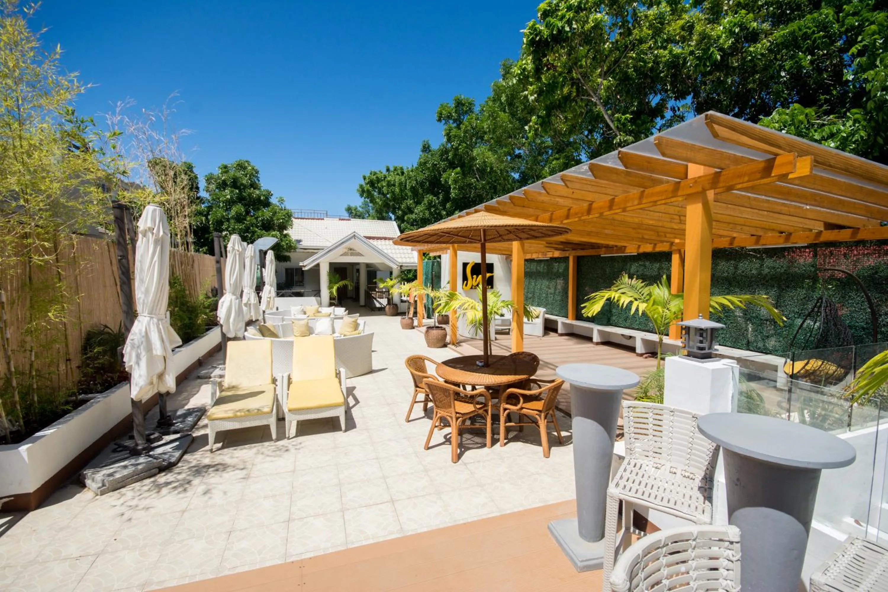 Property building in Sur Beach Resort Boracay