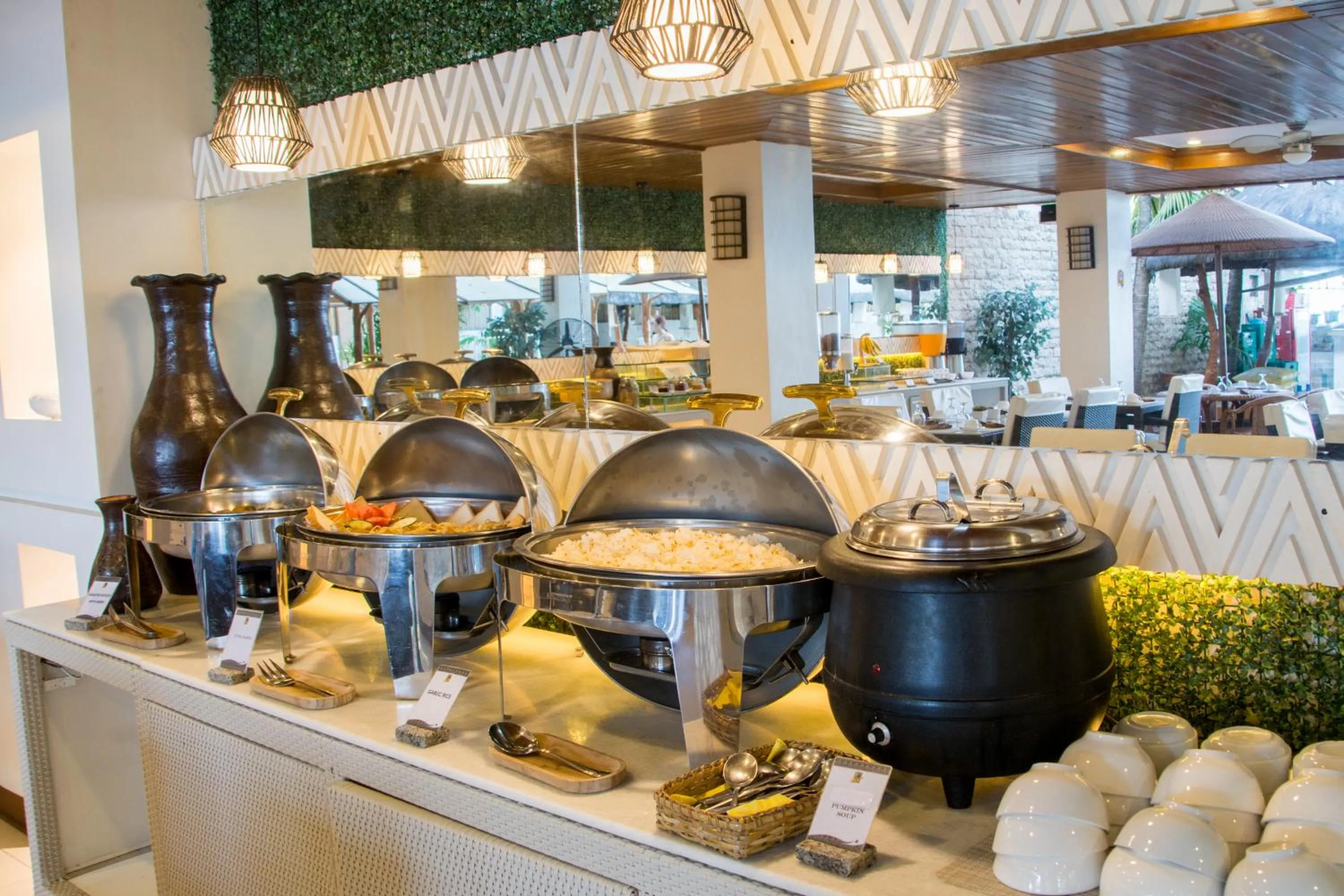 Restaurant/places to eat in Sur Beach Resort Boracay