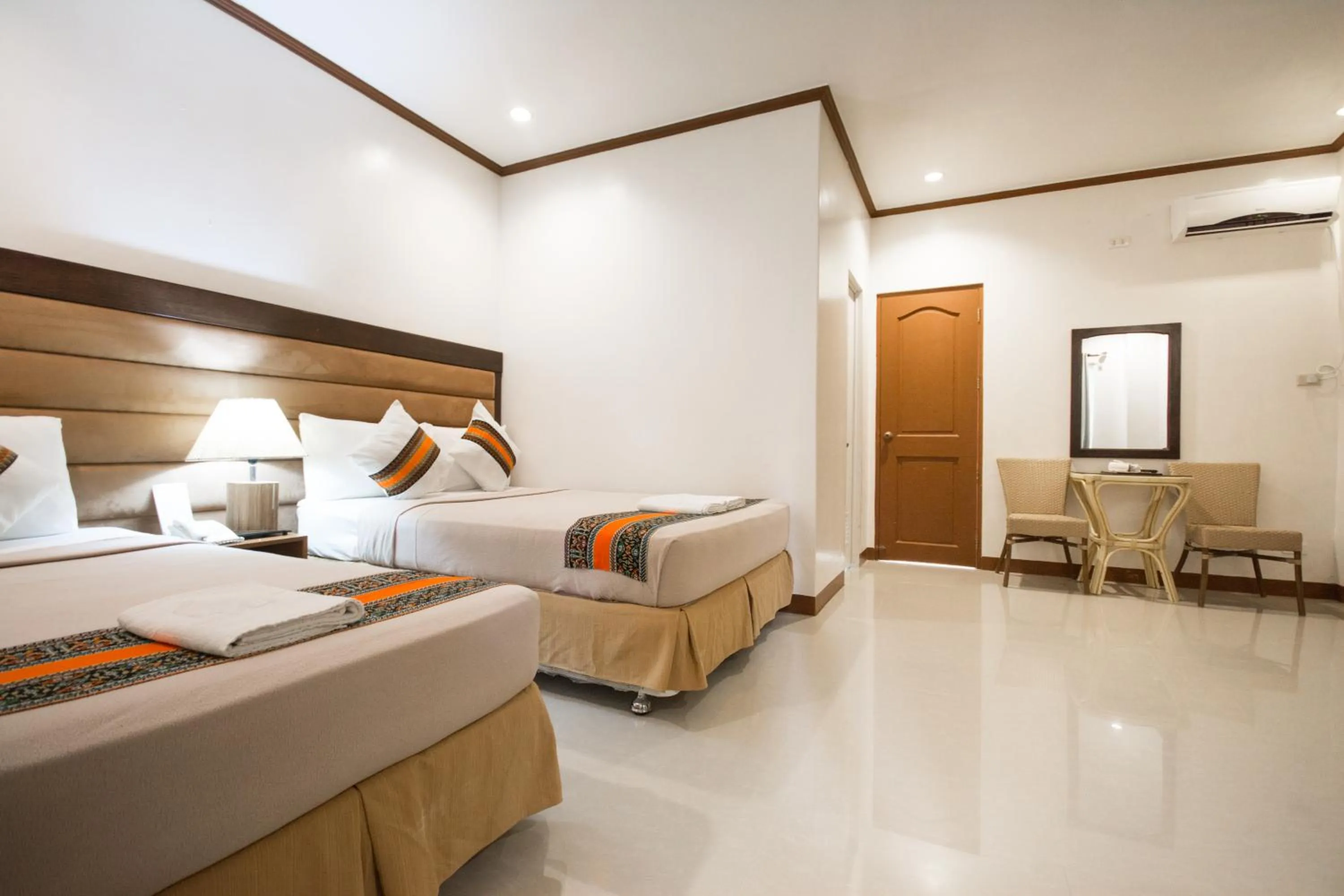 Photo of the whole room, Bed in Sur Beach Resort Boracay