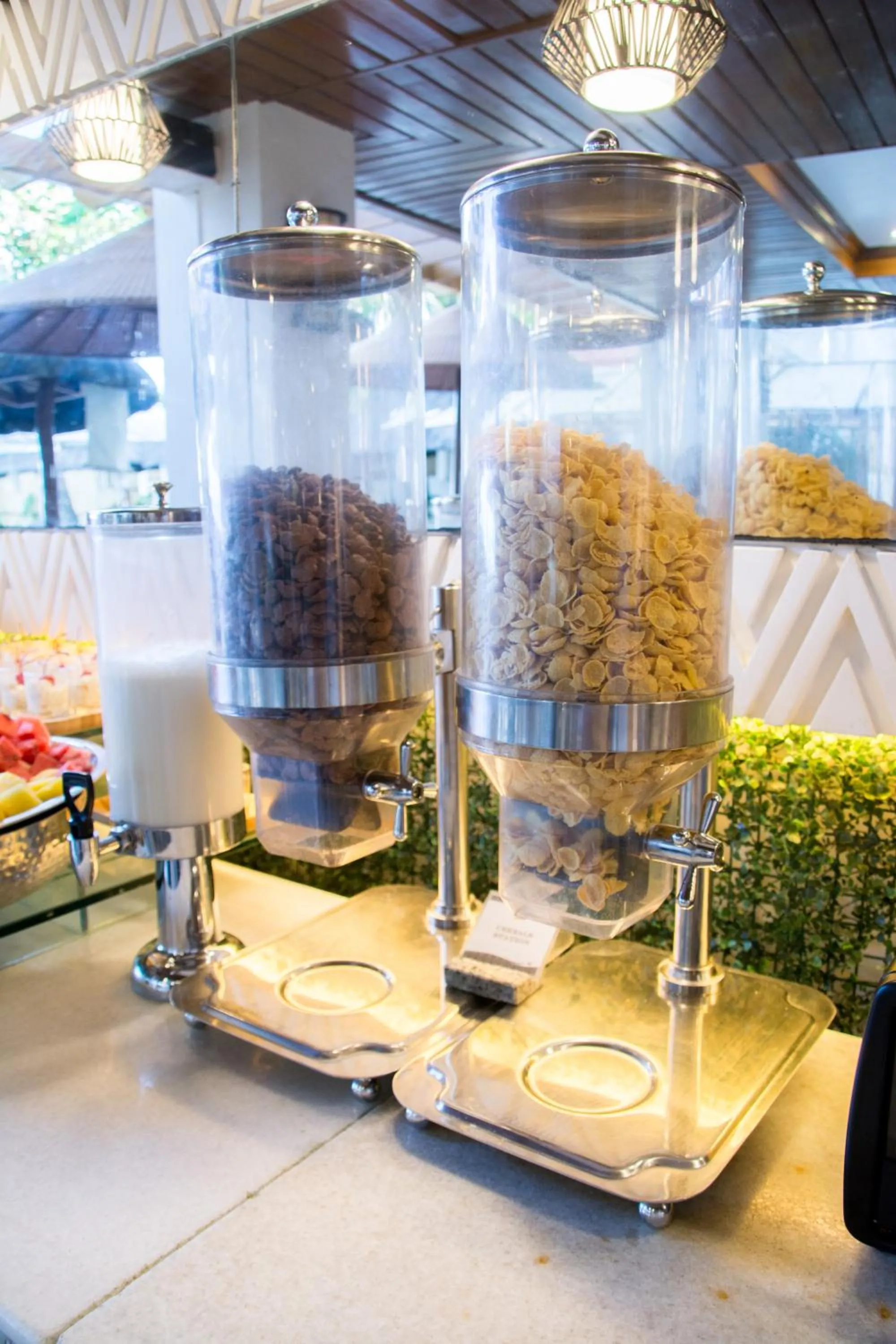 Restaurant/places to eat in Sur Beach Resort Boracay