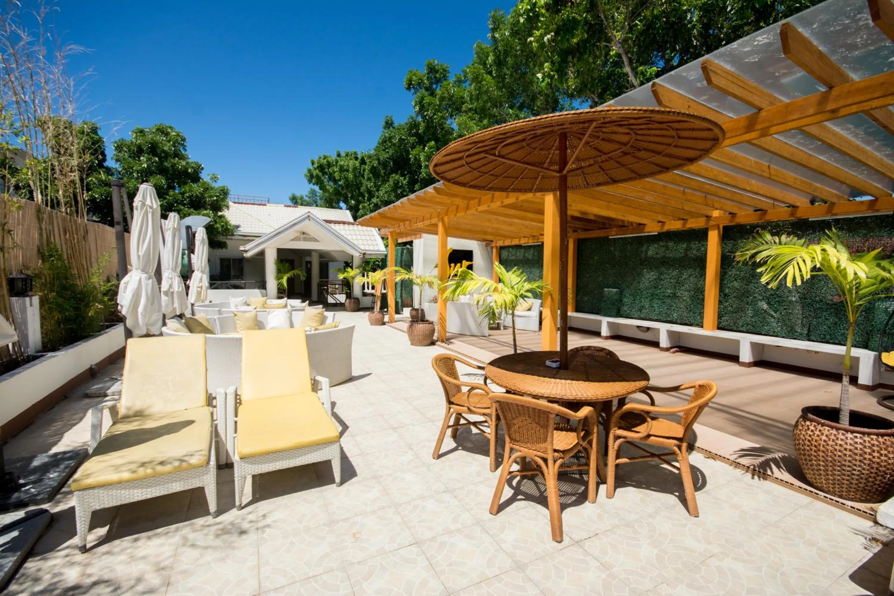 Property building in Sur Beach Resort Boracay