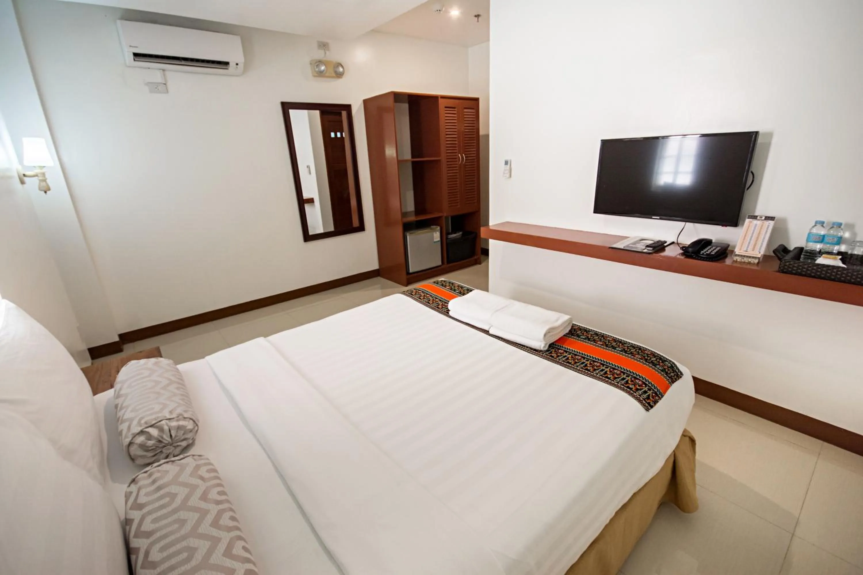 bunk bed, Bed in Sur Beach Resort Boracay