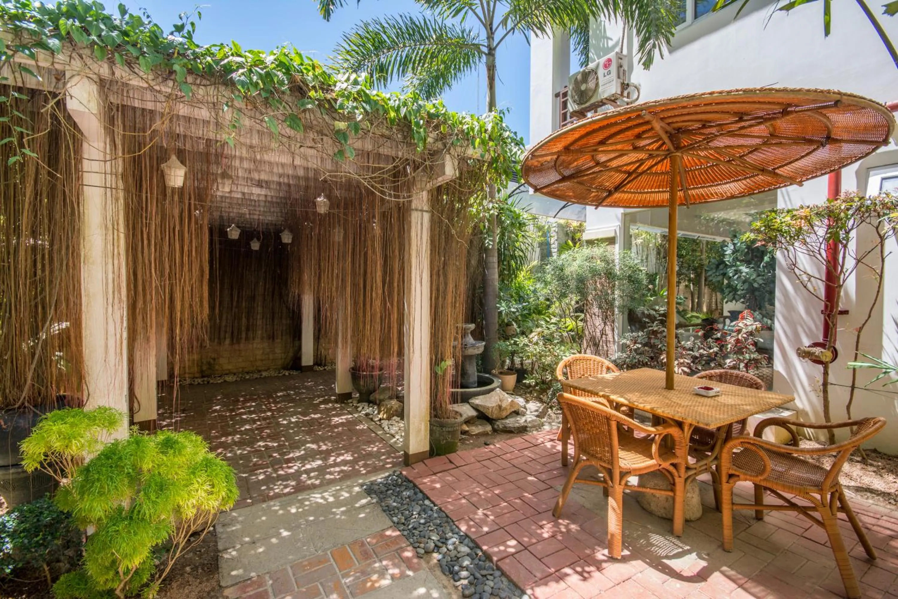 Facade/entrance in Sur Beach Resort Boracay