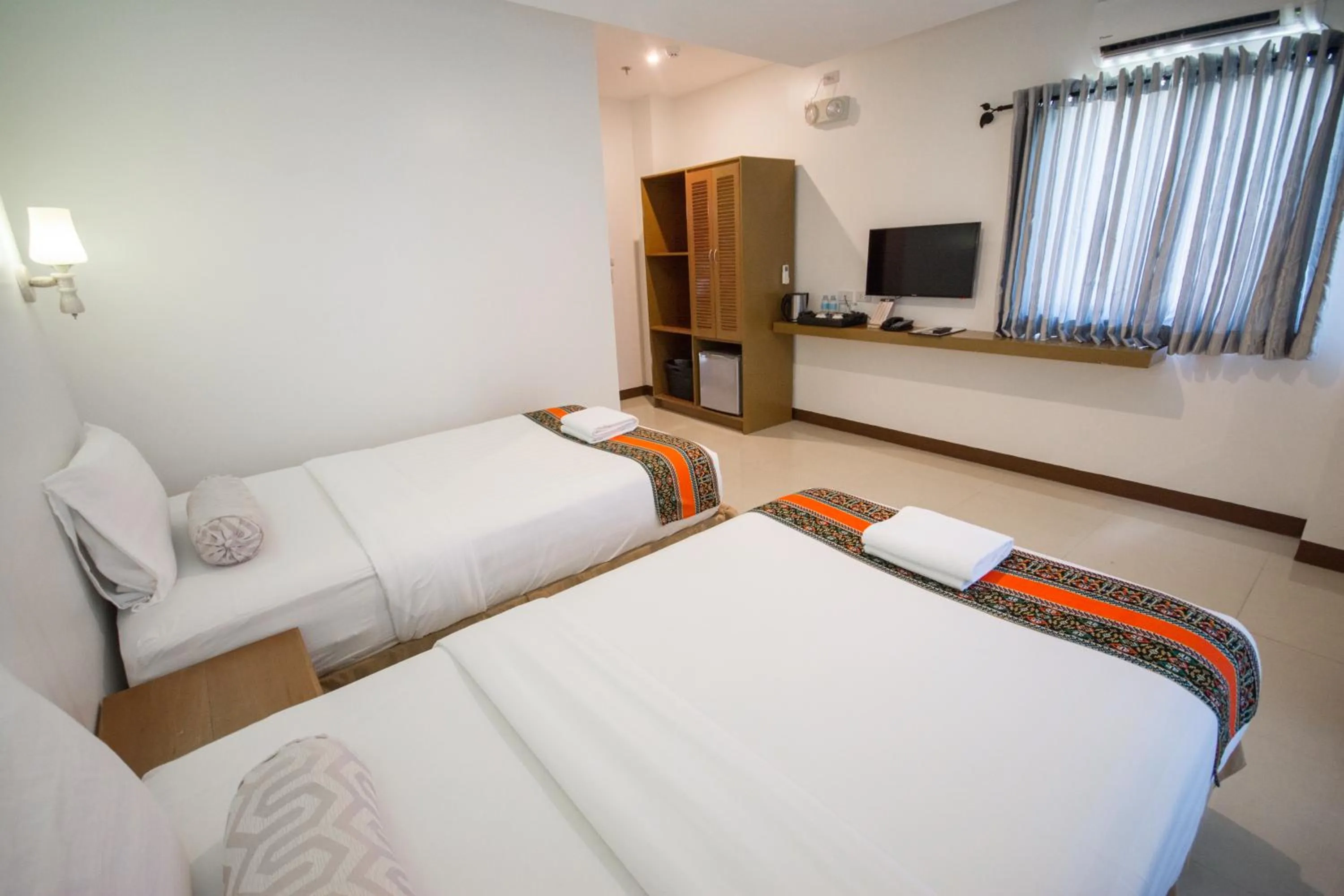 Photo of the whole room, Bed in Sur Beach Resort Boracay