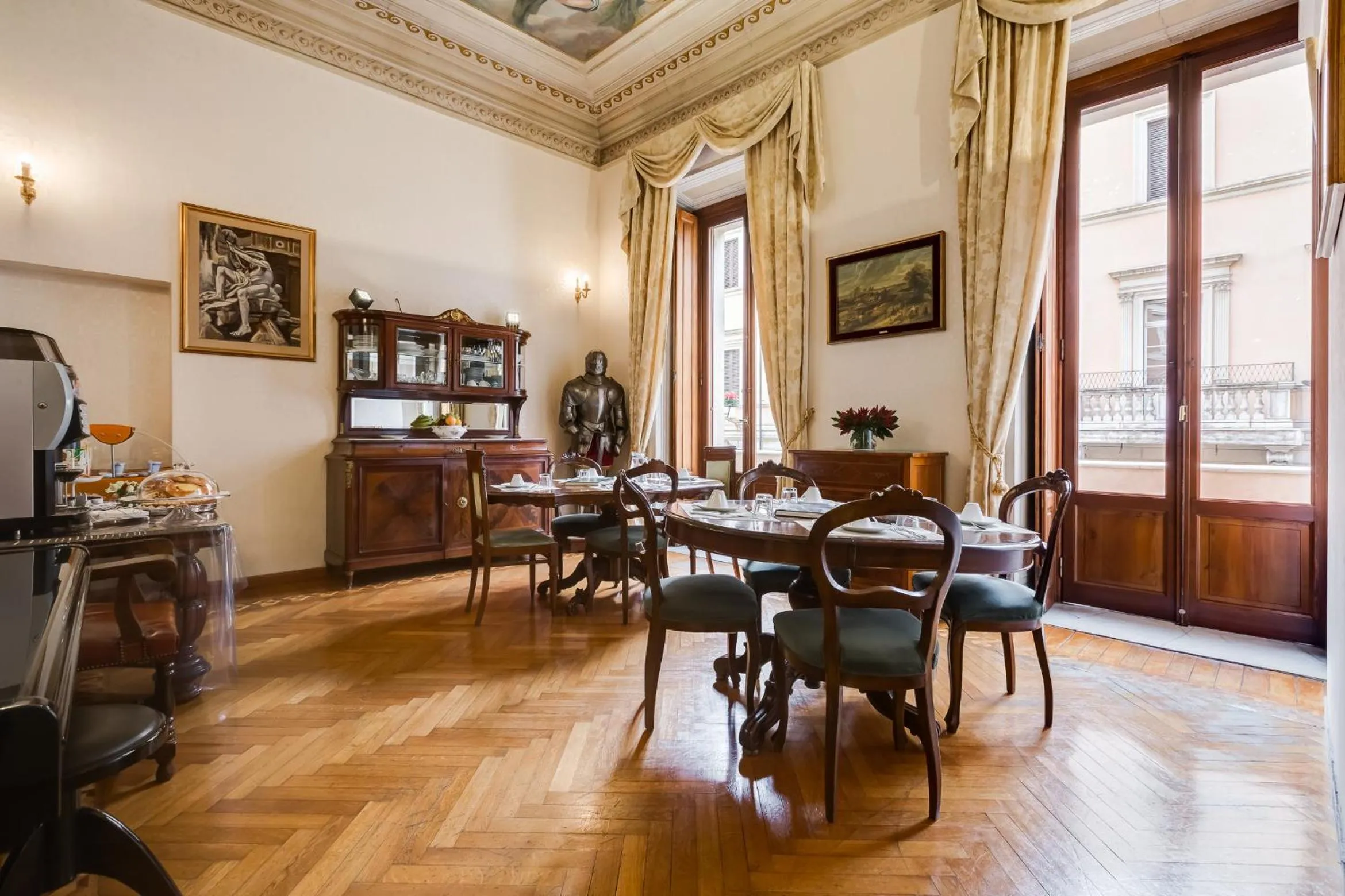 Communal lounge/ TV room in Affreschi Su Roma Luxury B&B