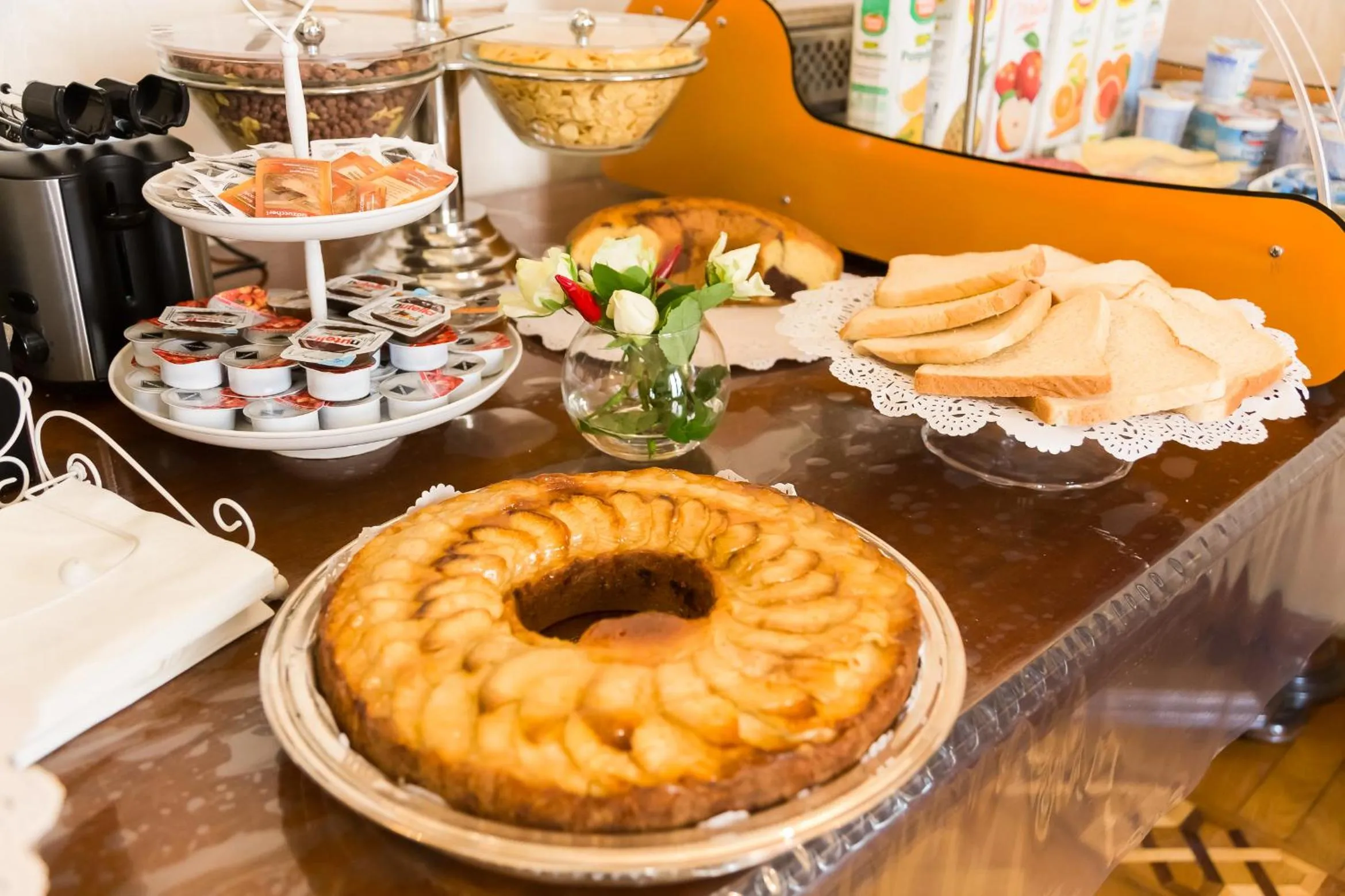 Buffet breakfast in Affreschi Su Roma Luxury B&B