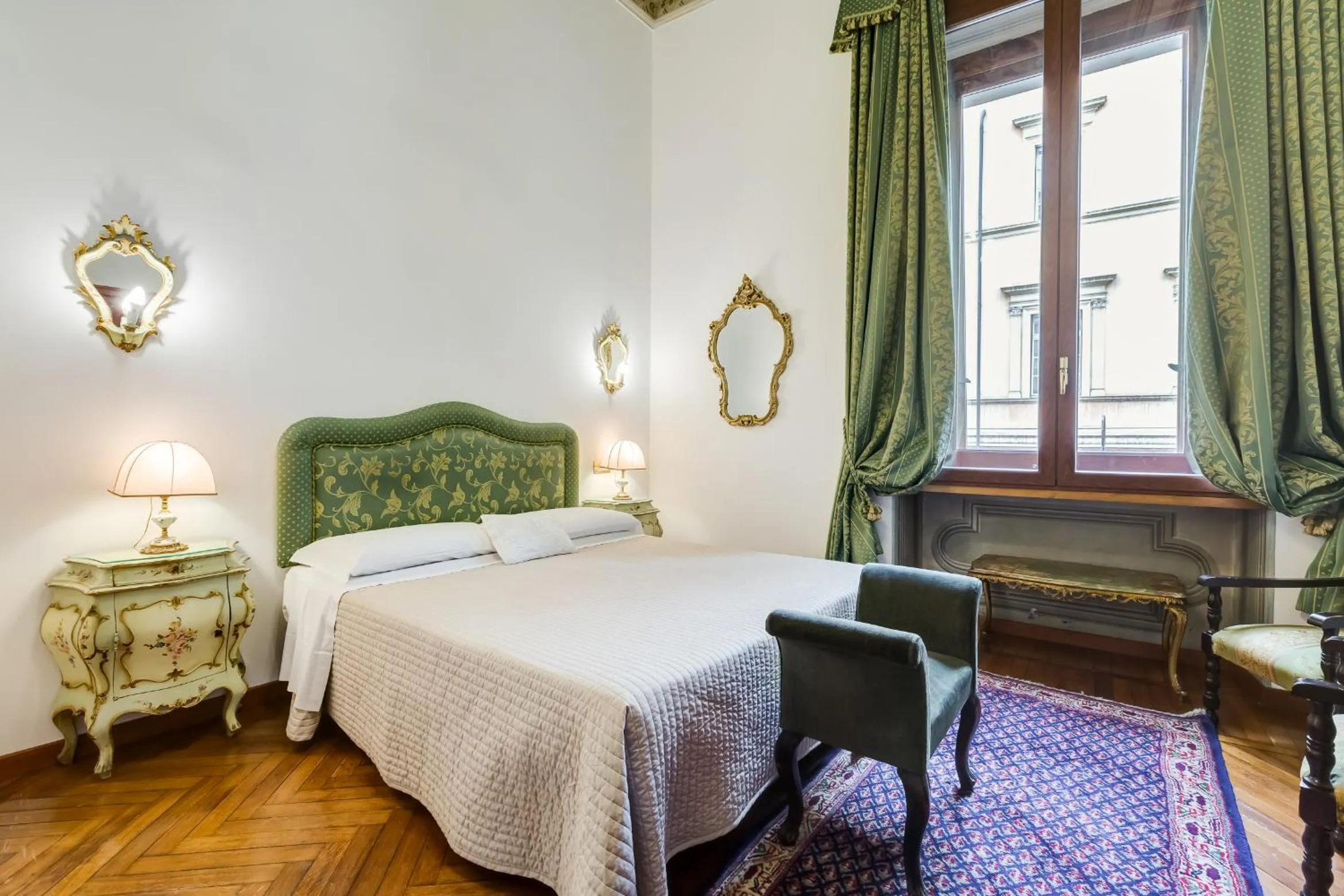 Photo of the whole room, Bed in Affreschi Su Roma Luxury B&B