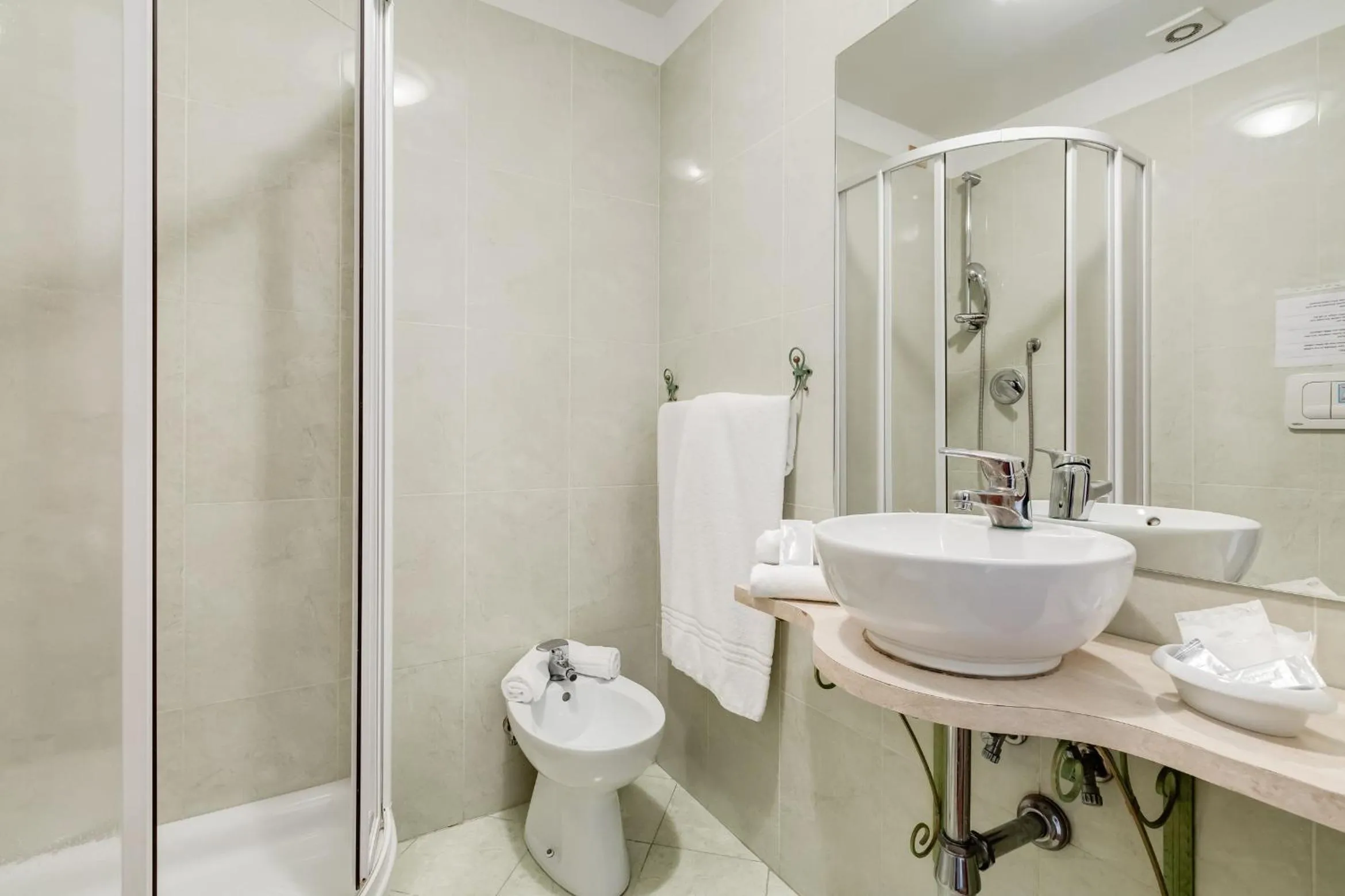 Bathroom in Affreschi Su Roma Luxury B&B