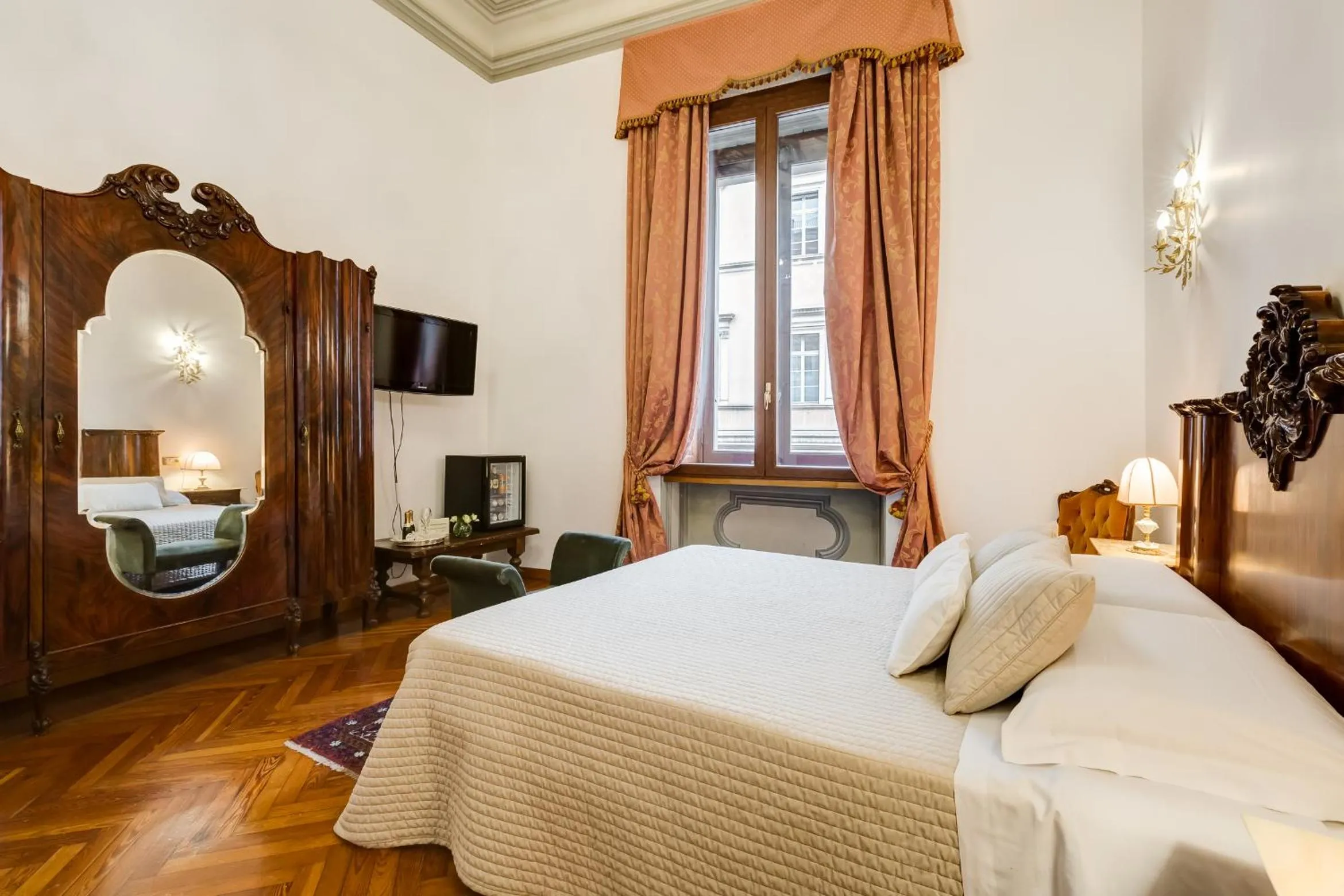 Photo of the whole room, Bed in Affreschi Su Roma Luxury B&B