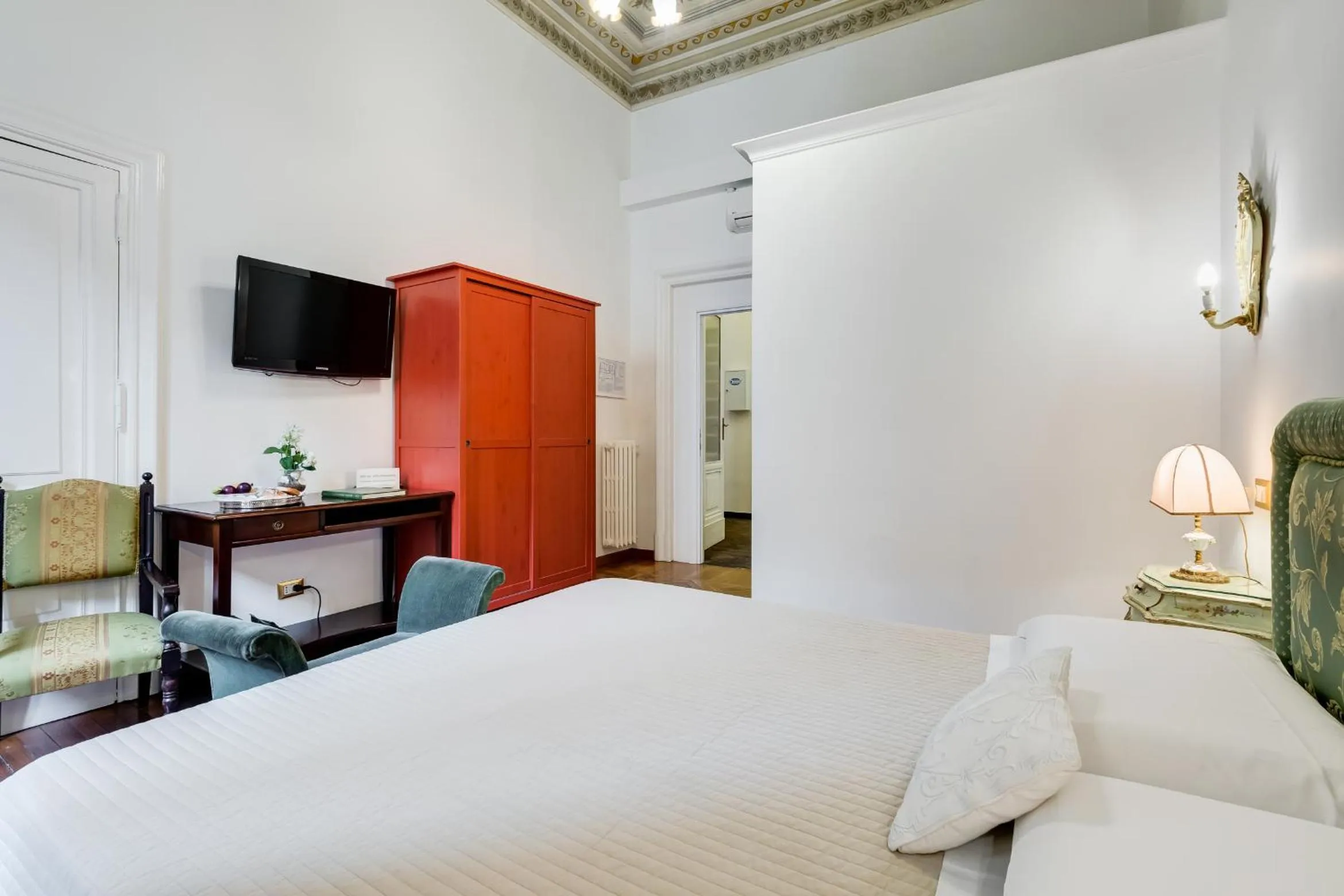 Photo of the whole room, Bed in Affreschi Su Roma Luxury B&B