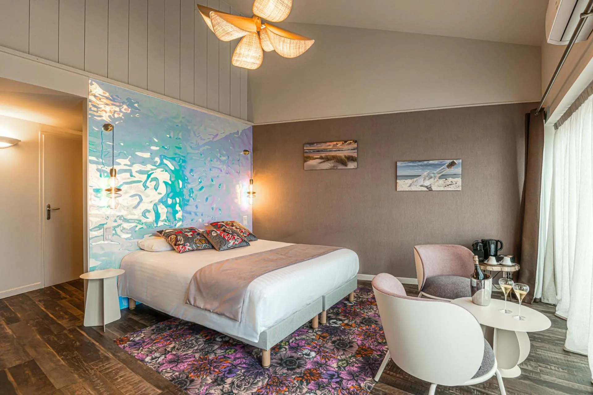 Bed in Logis Hôtellerie Les Brisants , Restaurant J M Perochon