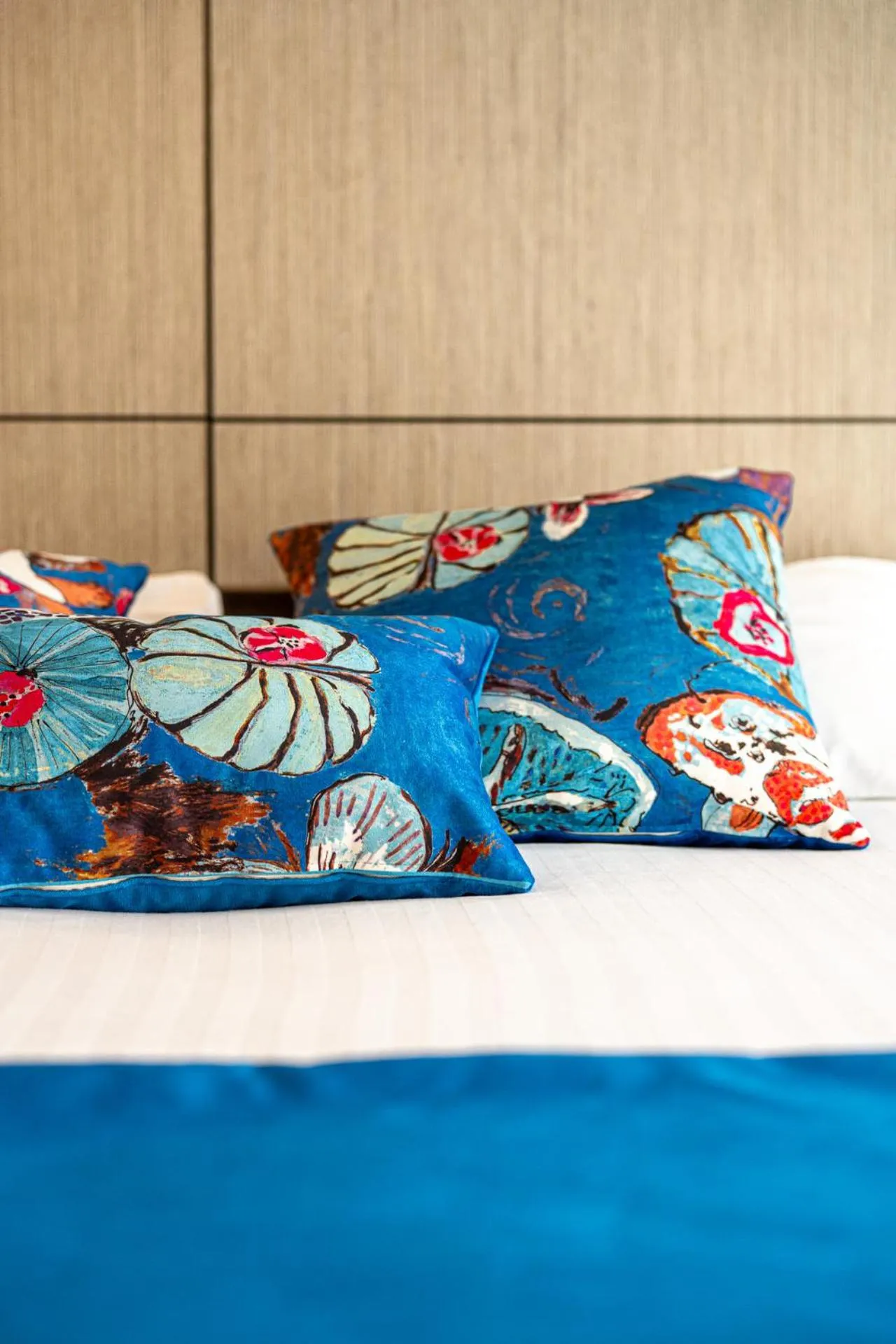 Bed in Logis Hôtellerie Les Brisants , Restaurant J M Perochon