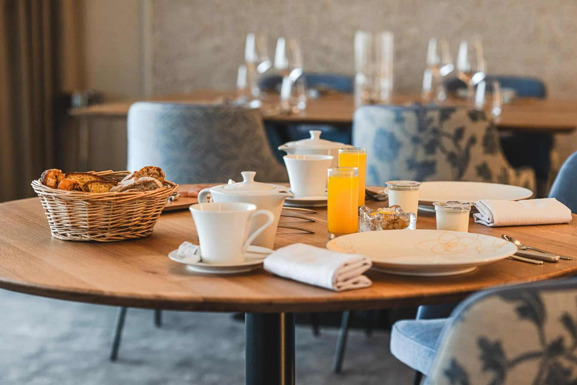 Restaurant/places to eat in Logis Hôtellerie Les Brisants , Restaurant J M Perochon