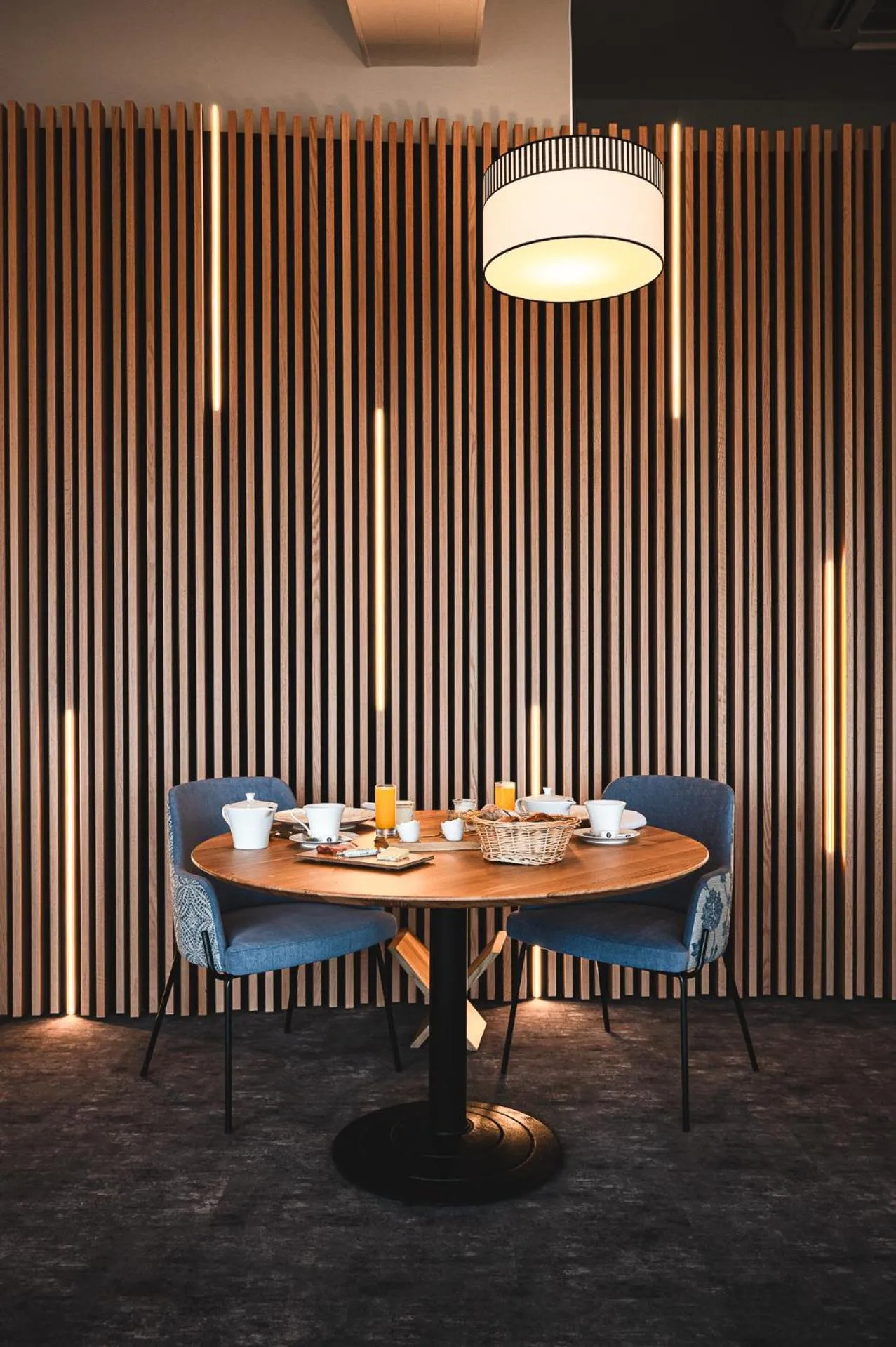 Restaurant/places to eat in Logis Hôtellerie Les Brisants , Restaurant J M Perochon