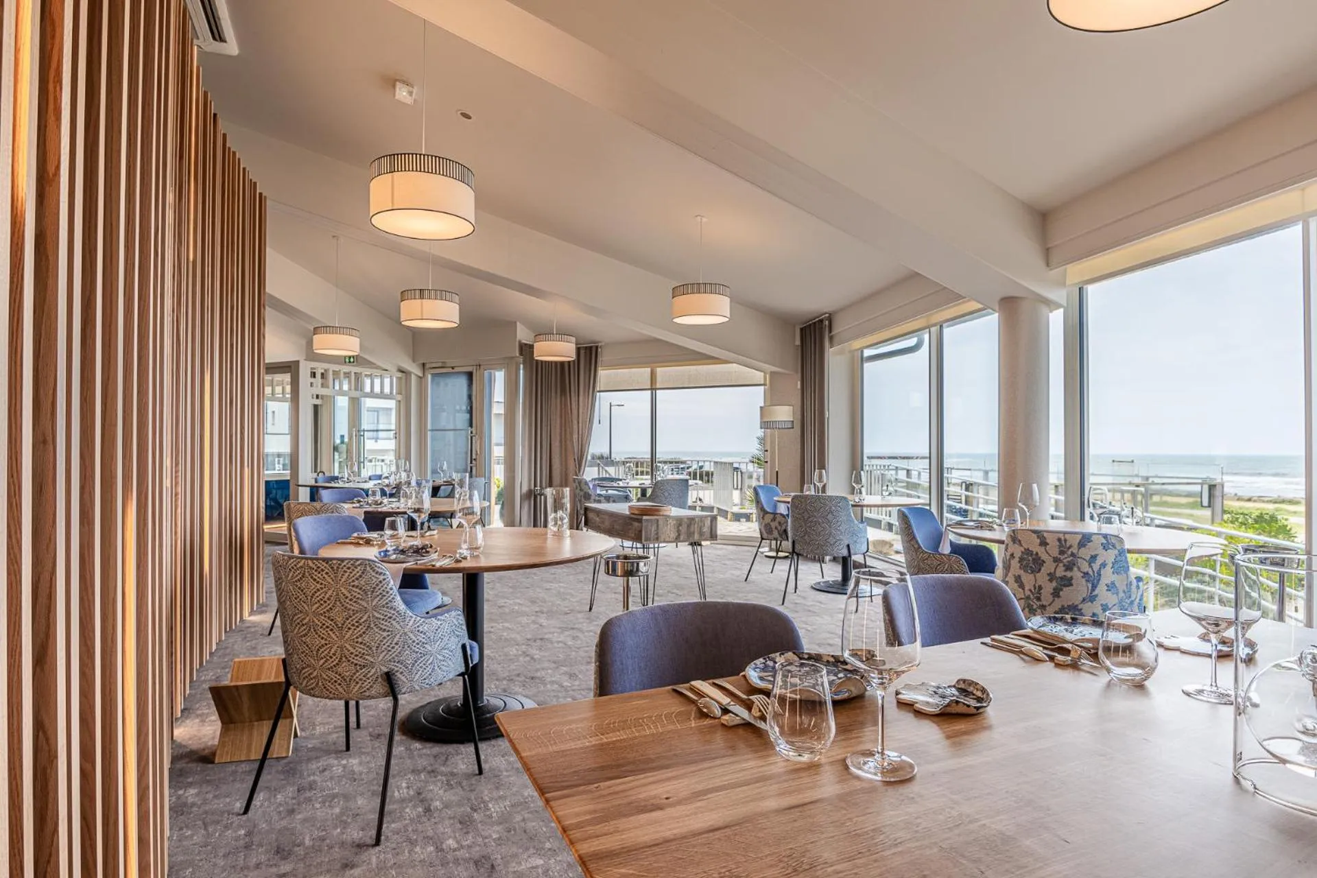 Restaurant/places to eat in Logis Hôtellerie Les Brisants , Restaurant J M Perochon