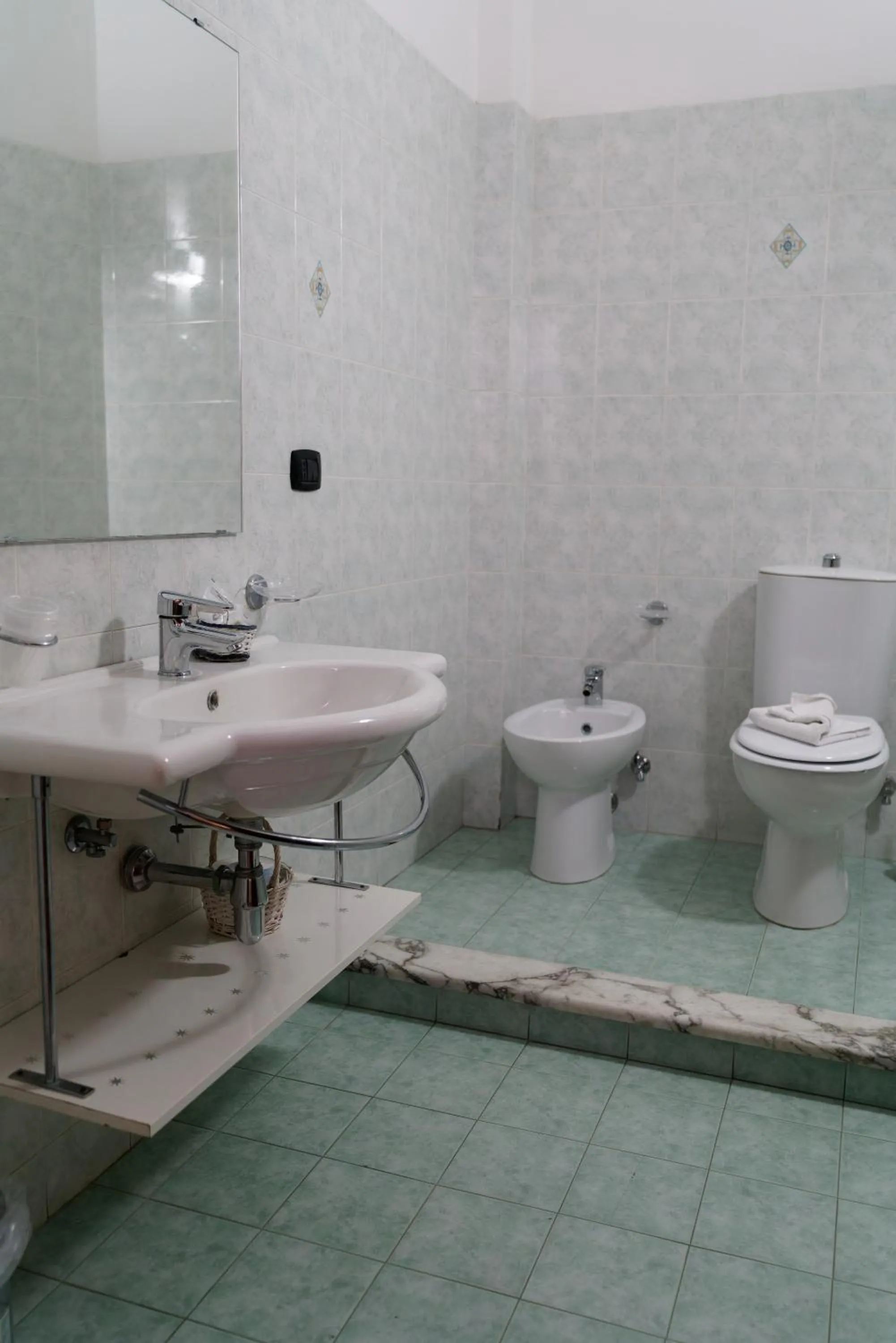 Shower in Hotel Sant'Elia