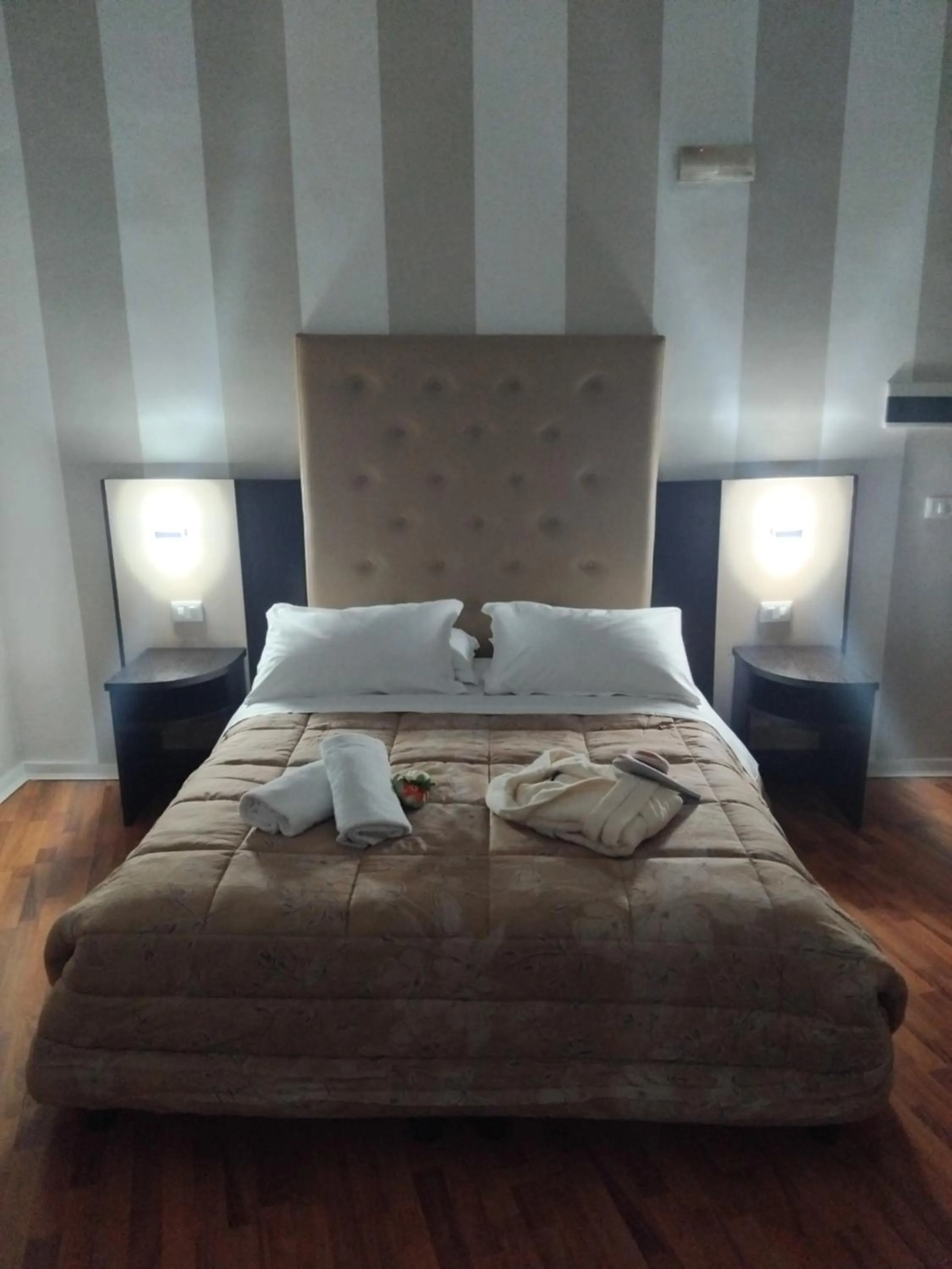 towels, Bed in Hotel Sant'Elia