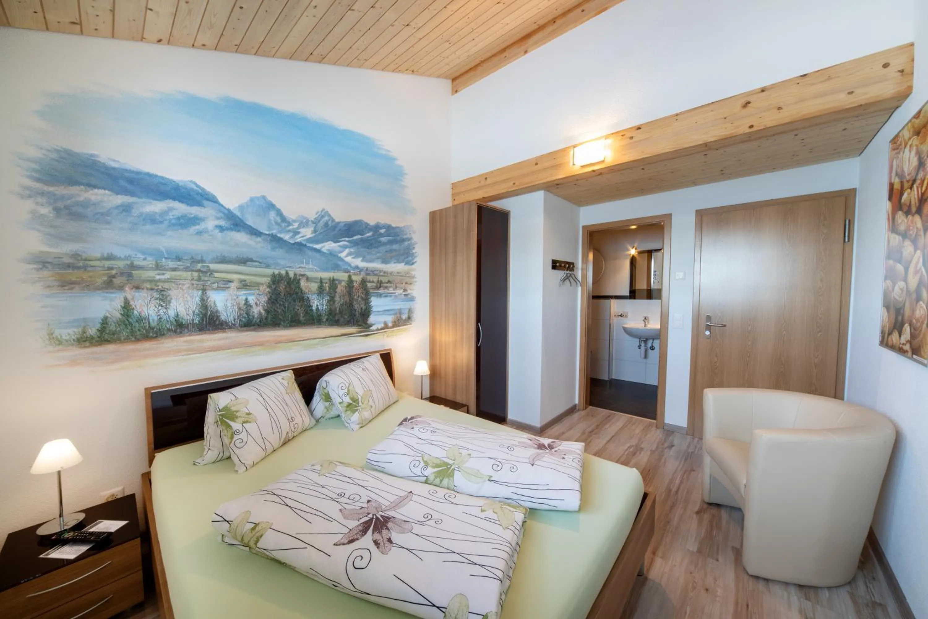 Photo of the whole room, Bed in B&B Ferienhof am See