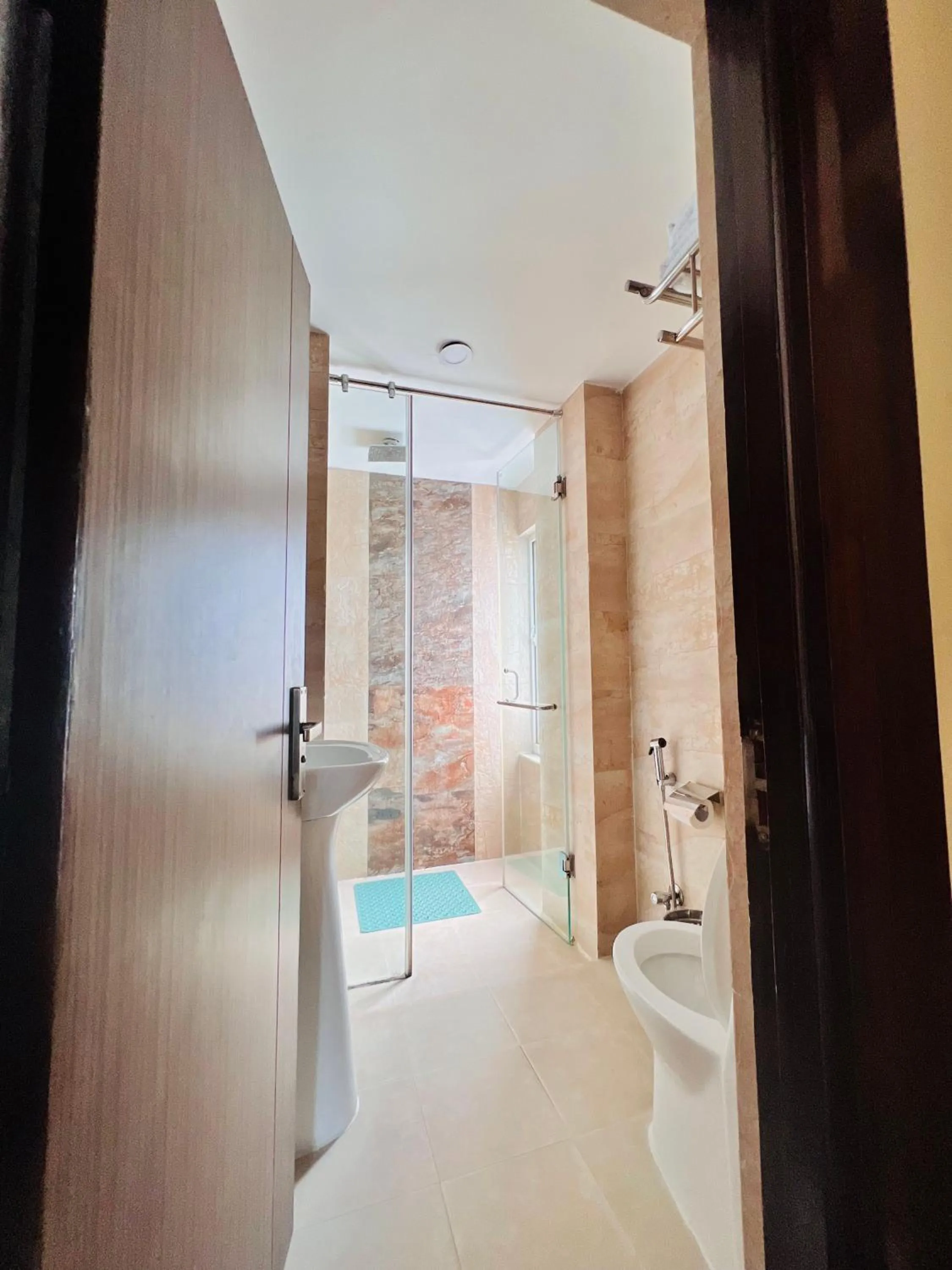 Shower in Bodhi Boutique Hotel