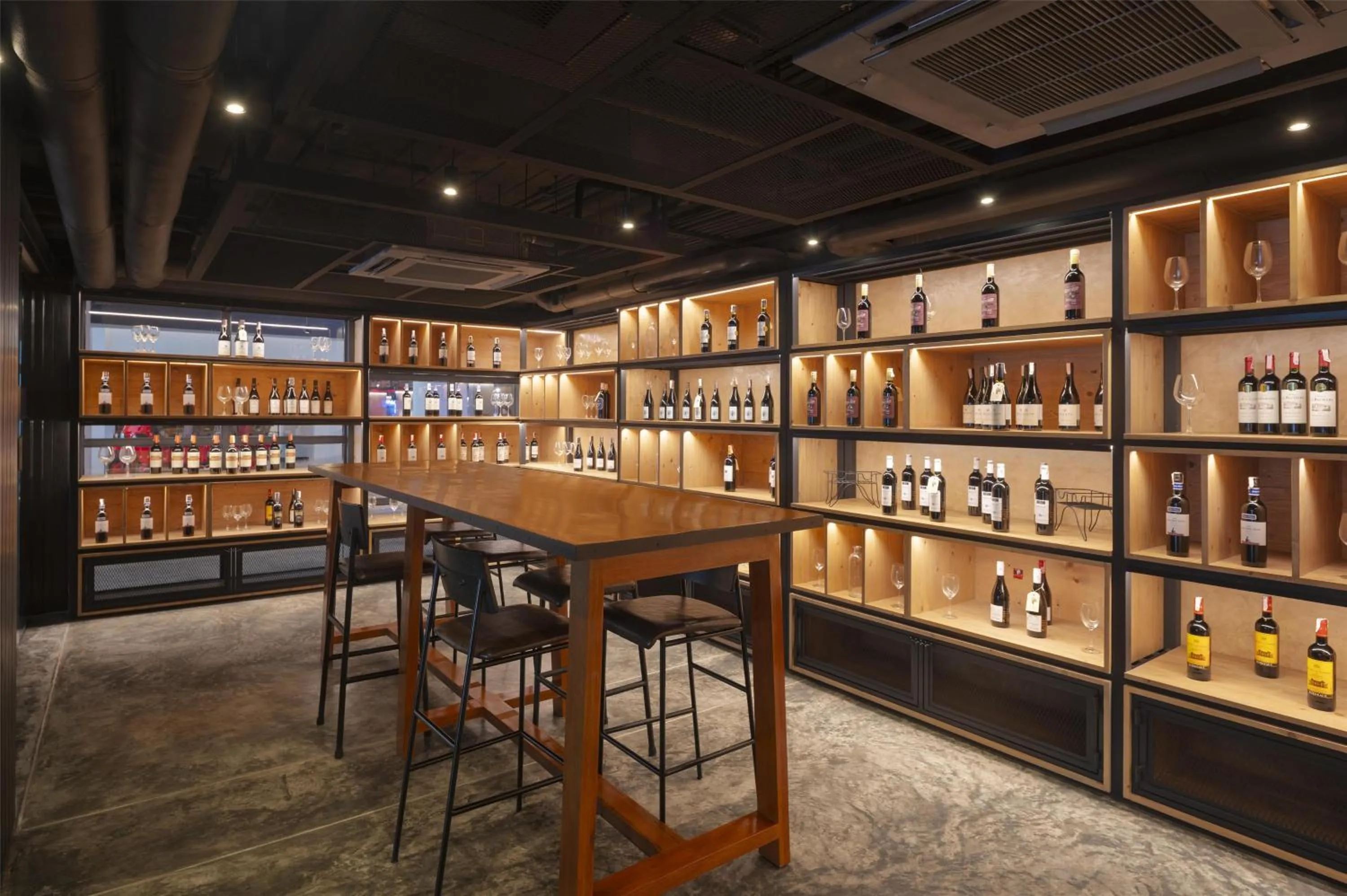 Restaurant/places to eat in Radisson RED Phuket Patong Beach