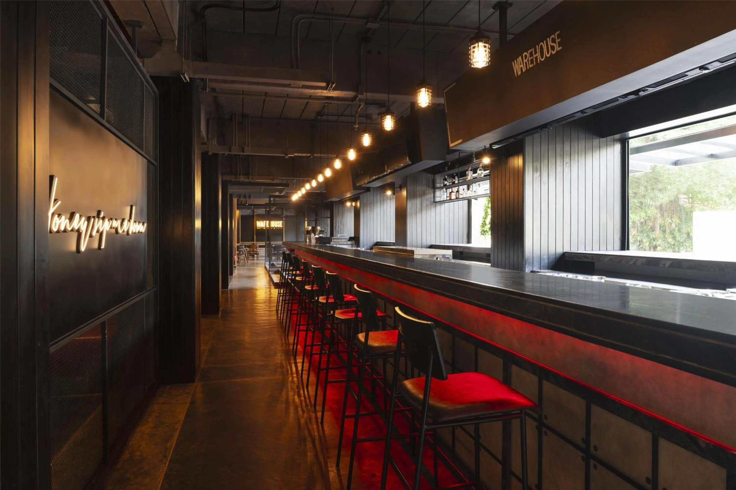 Lounge or bar in Radisson RED Phuket Patong Beach