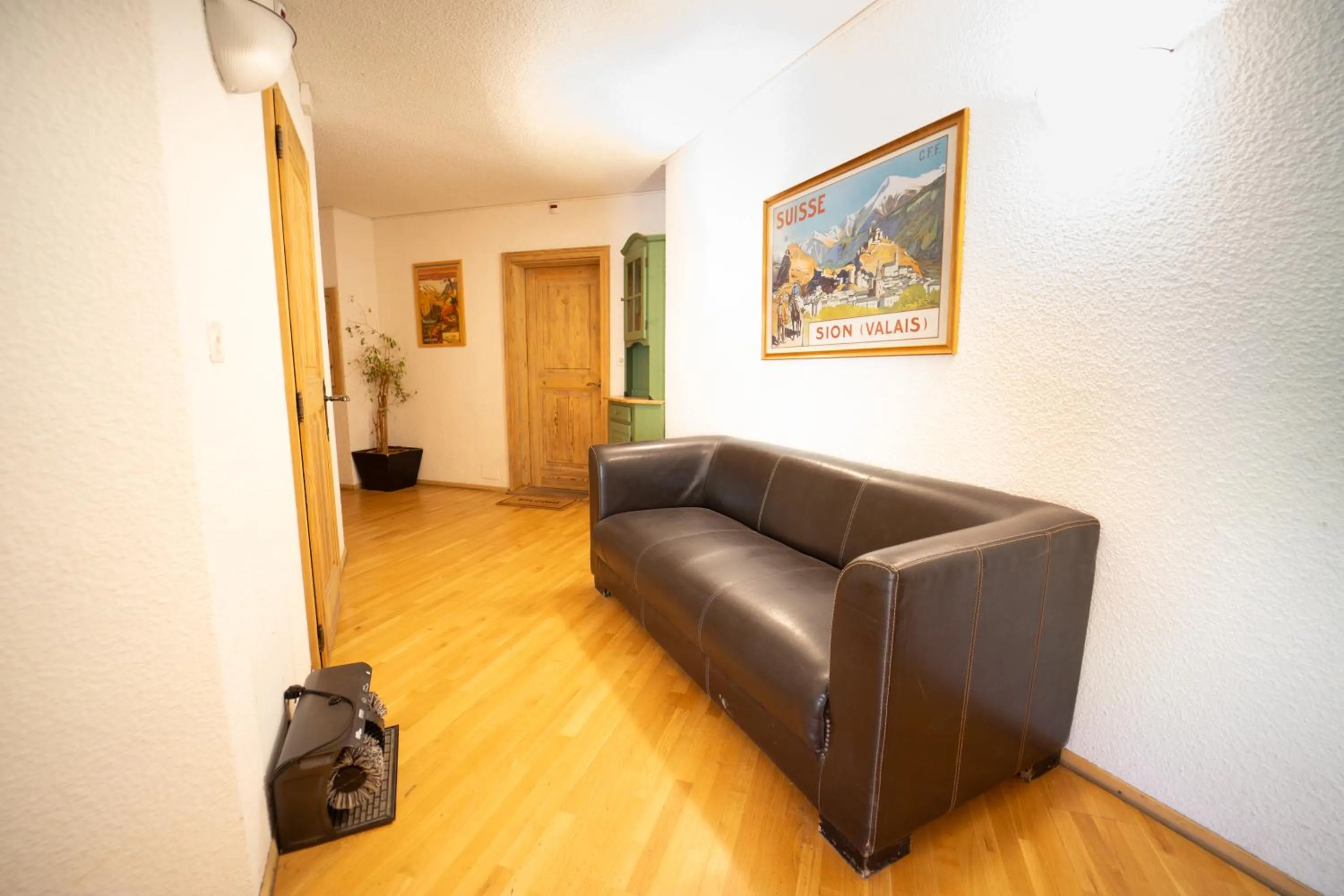 Communal lounge/ TV room in Hôtel Magrappé