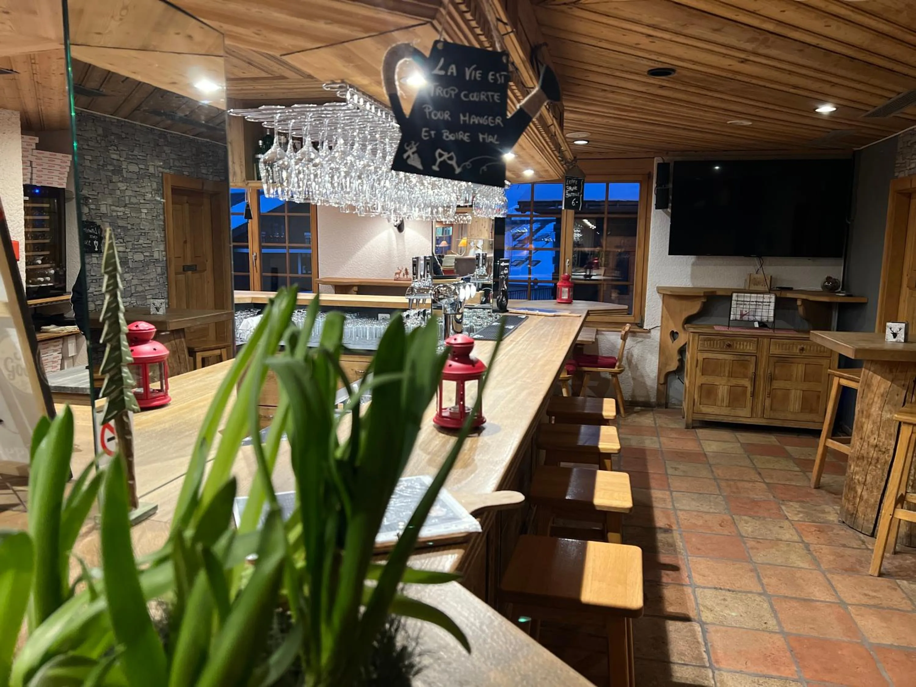 Lounge or bar in Hôtel Magrappé