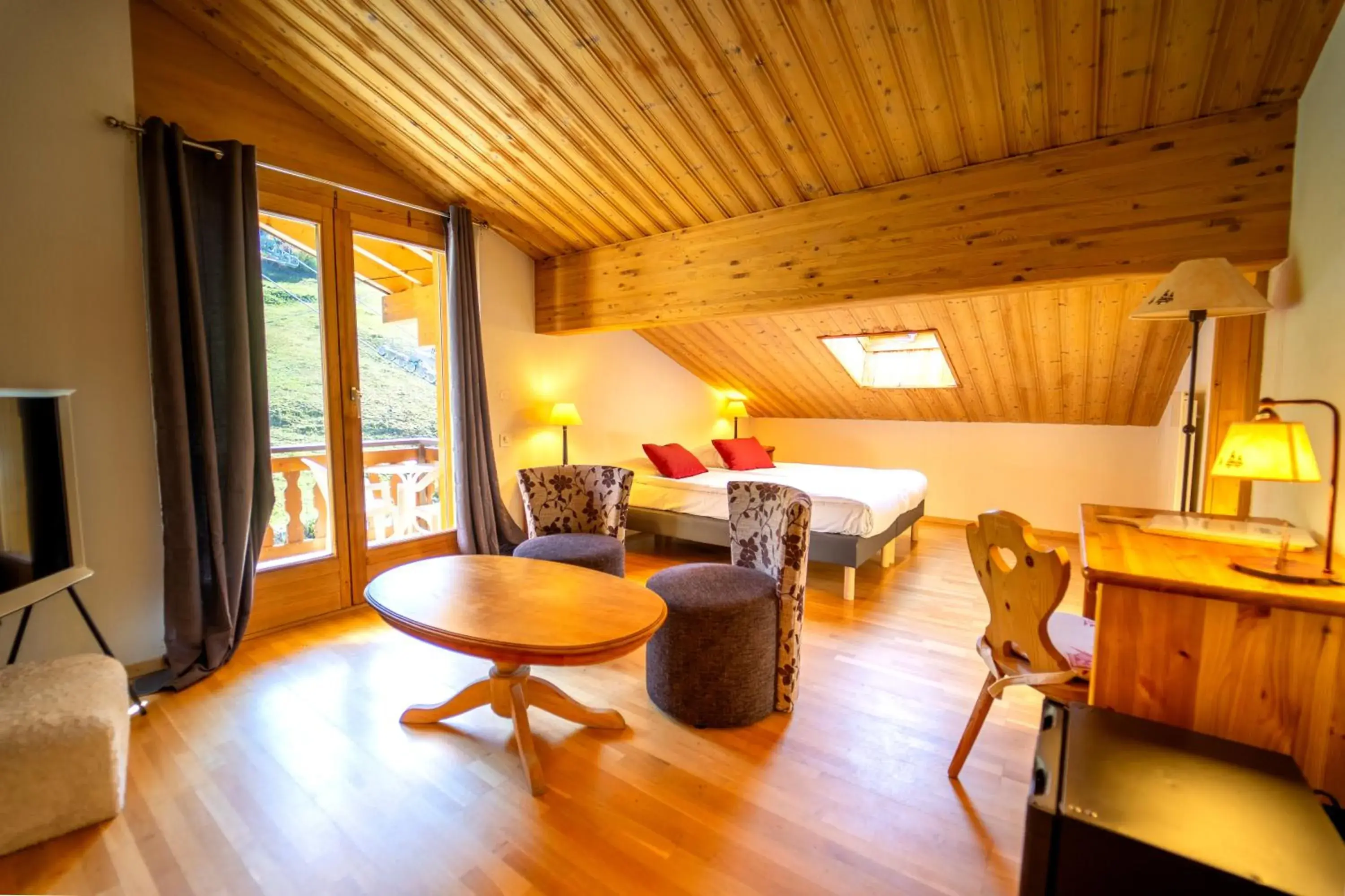 Large Family Room in Hôtel Magrappé Large Family Room in Hôtel Magrappé