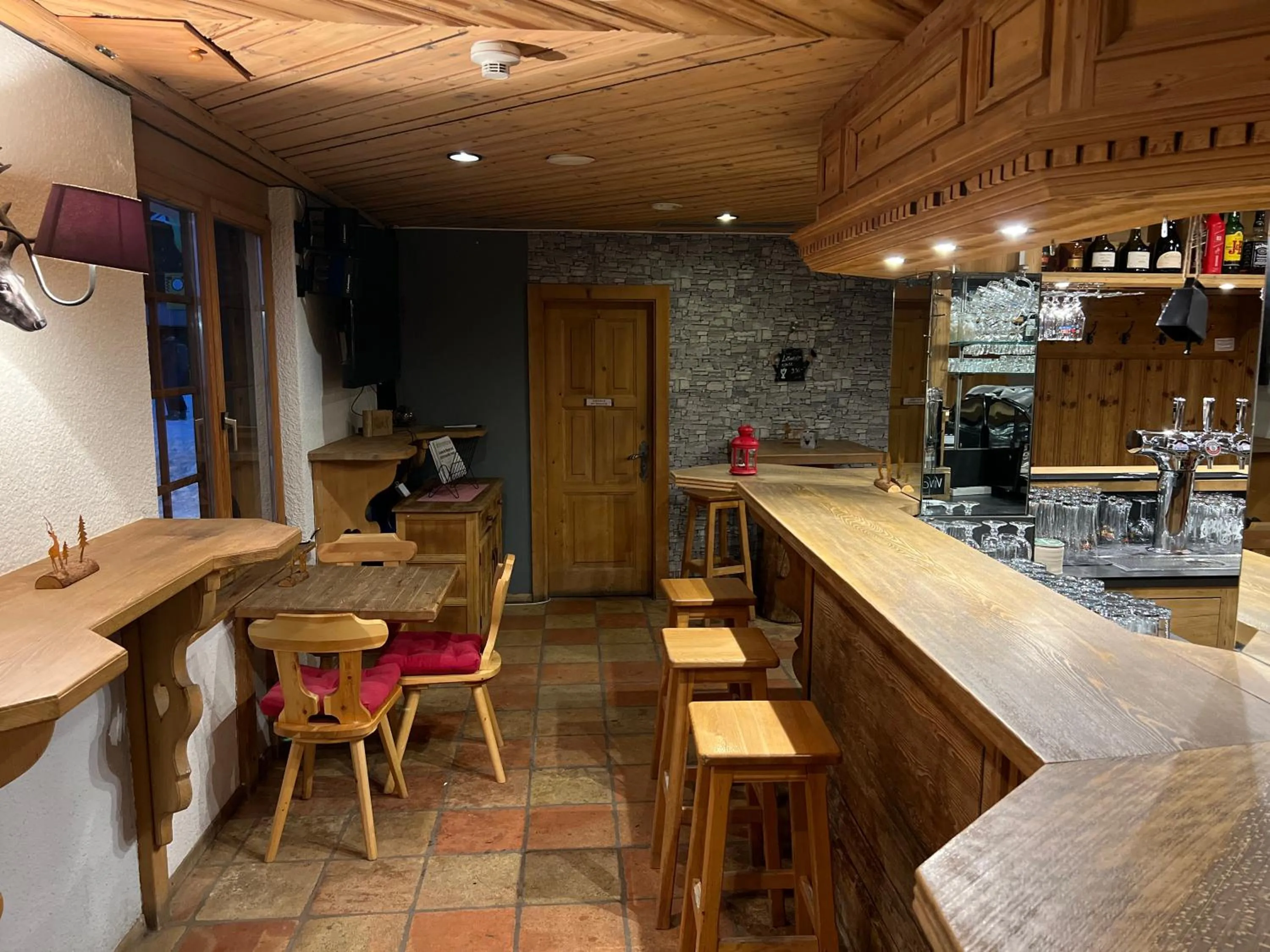 Lounge or bar in Hôtel Magrappé