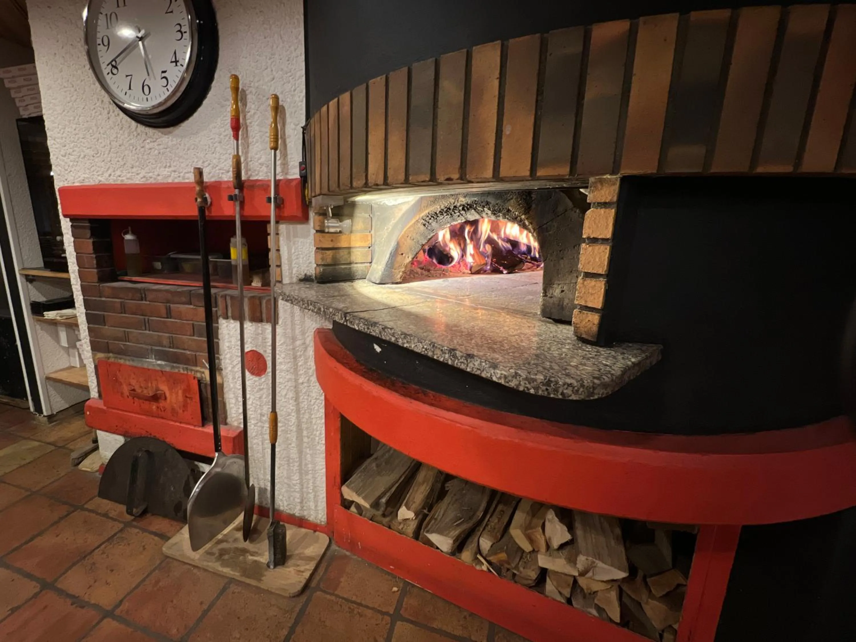 Restaurant/places to eat in Hôtel Magrappé