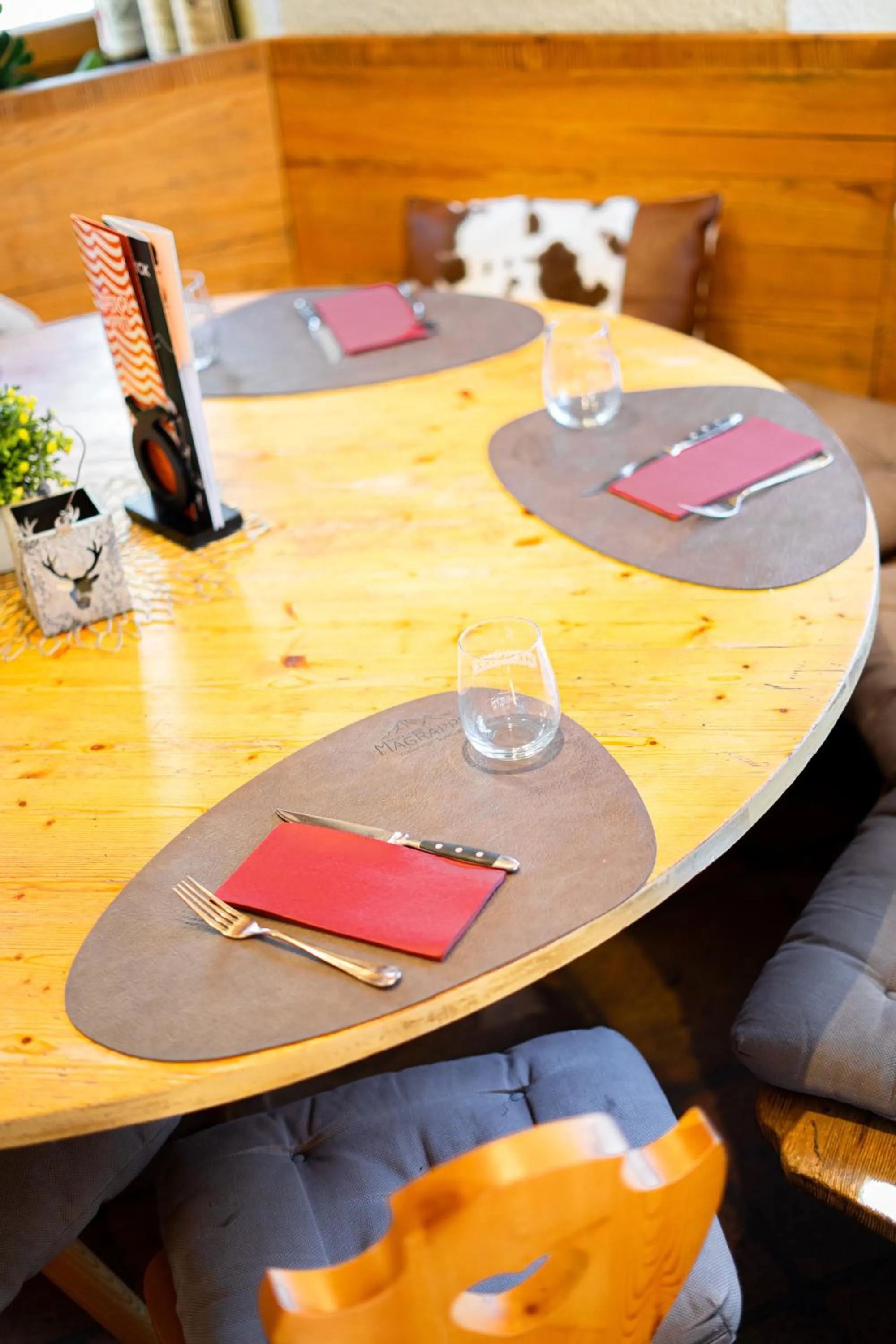 Restaurant/places to eat in Hôtel Magrappé