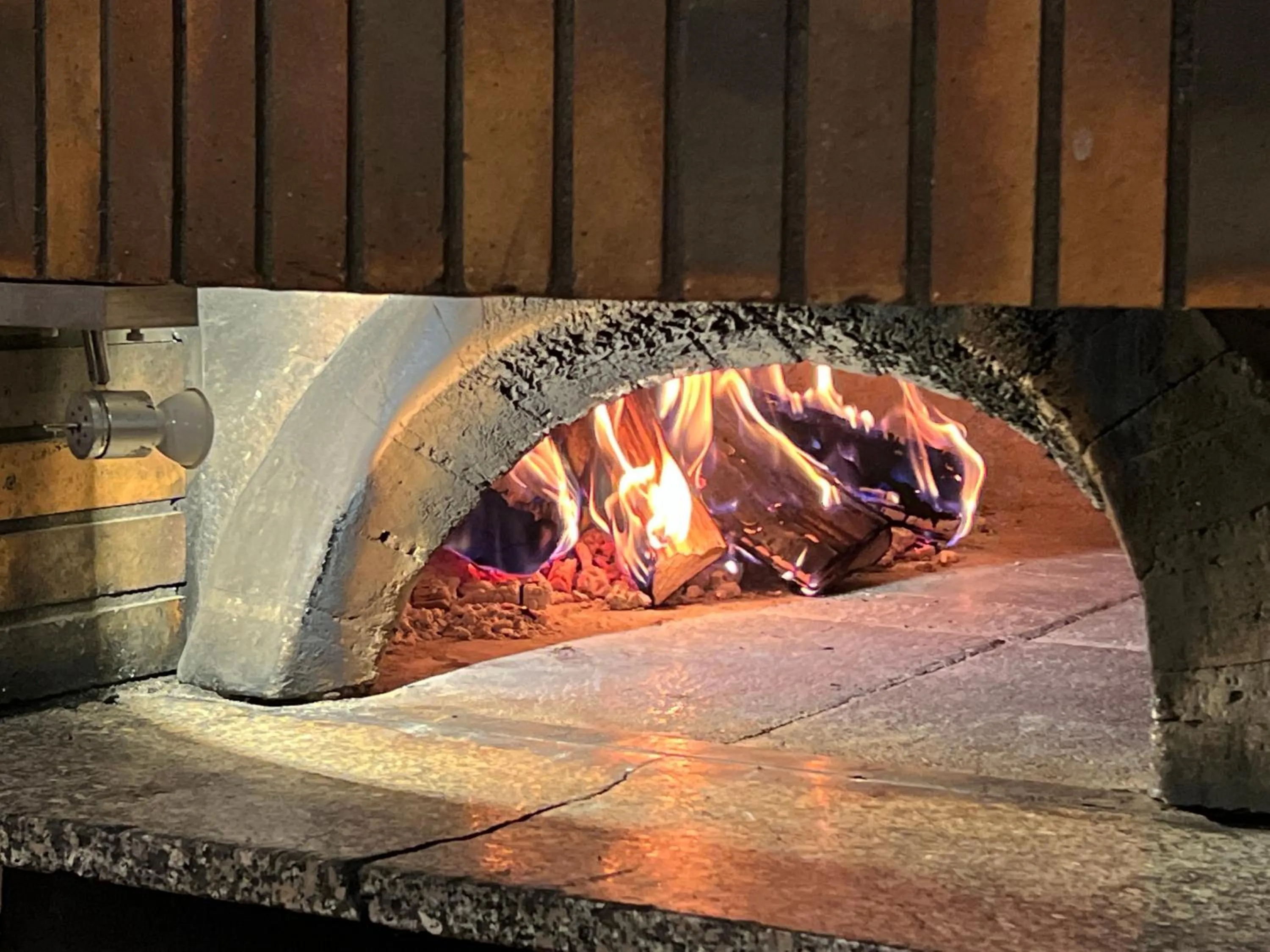 Restaurant/places to eat in Hôtel Magrappé