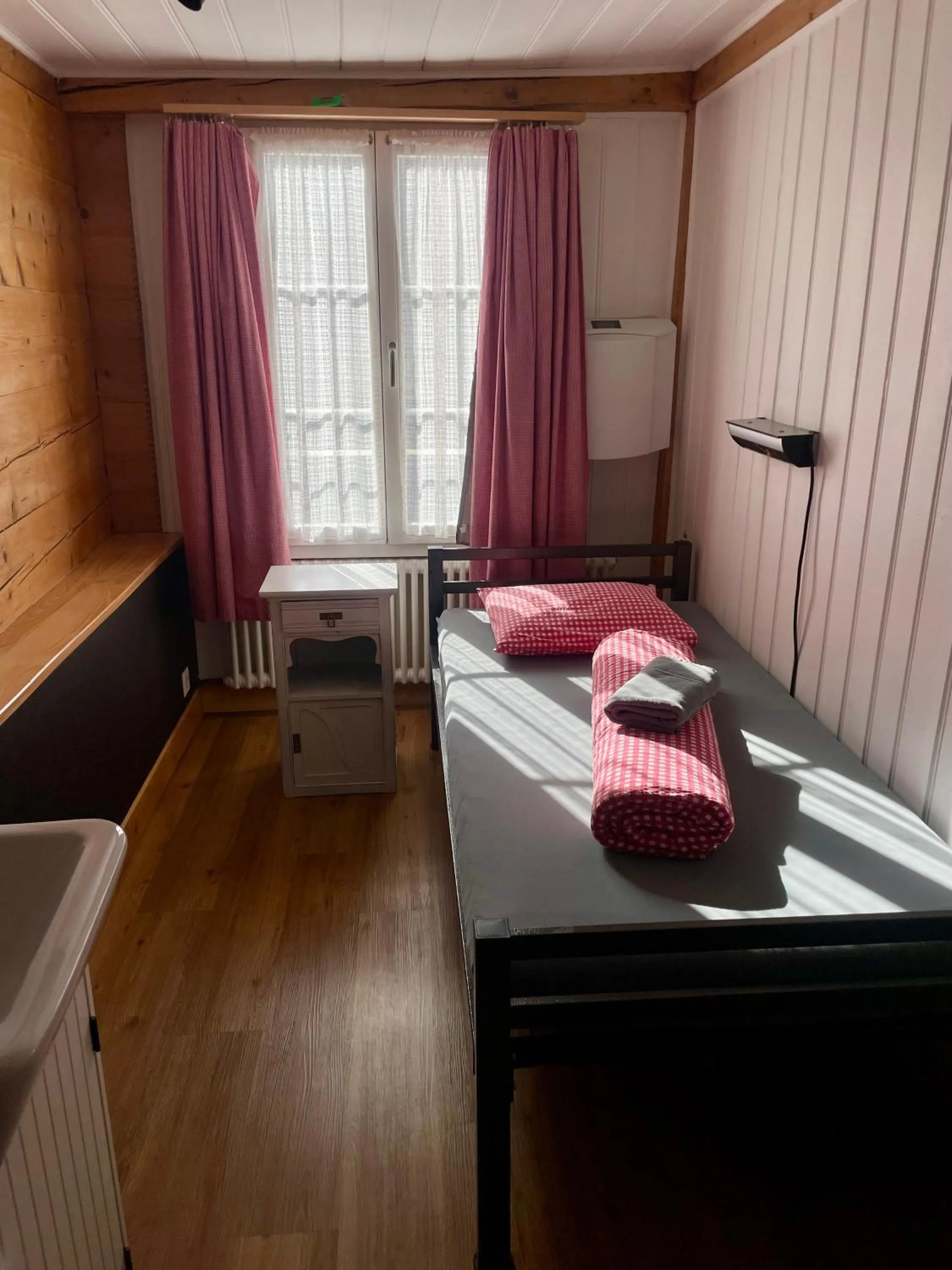 Bedroom, Bed in Balmers Hostel