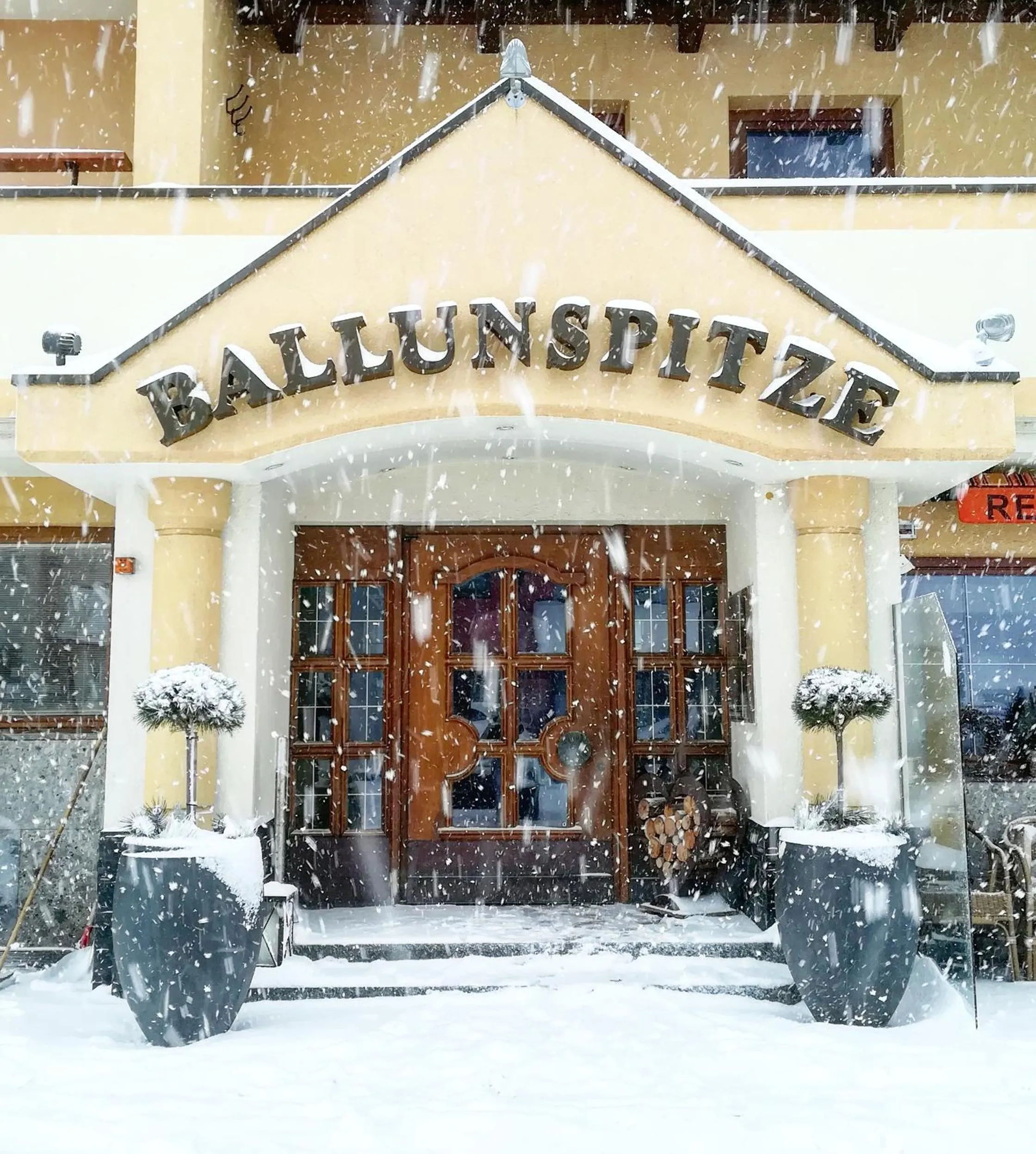 Facade/entrance in Alpenresidenz Ballunspitze - Kinderhotel