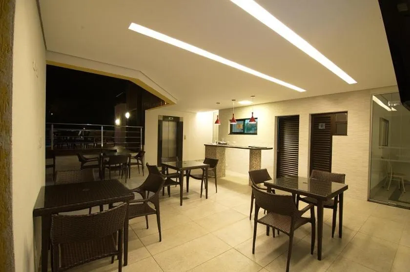 Restaurant/places to eat in Hotel Metropolitan