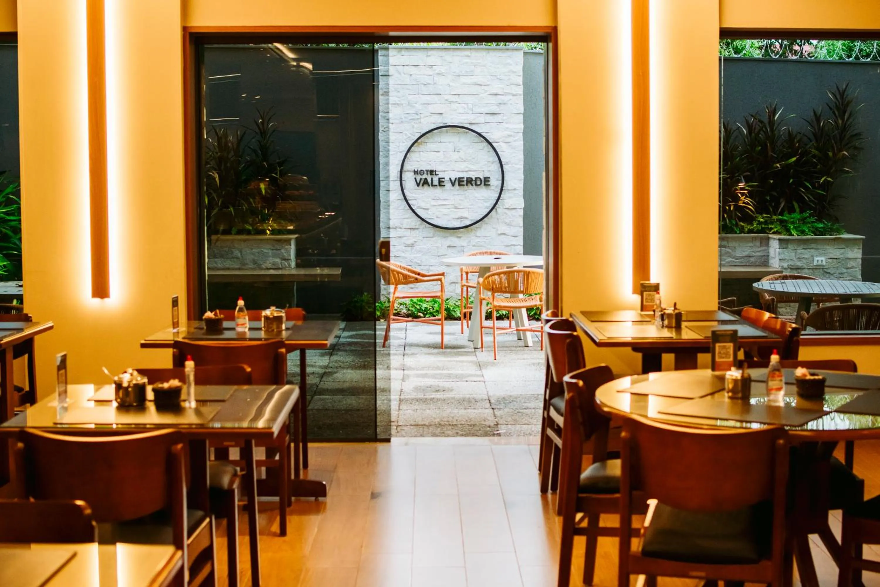 Restaurant/places to eat in Hotel Vale Verde