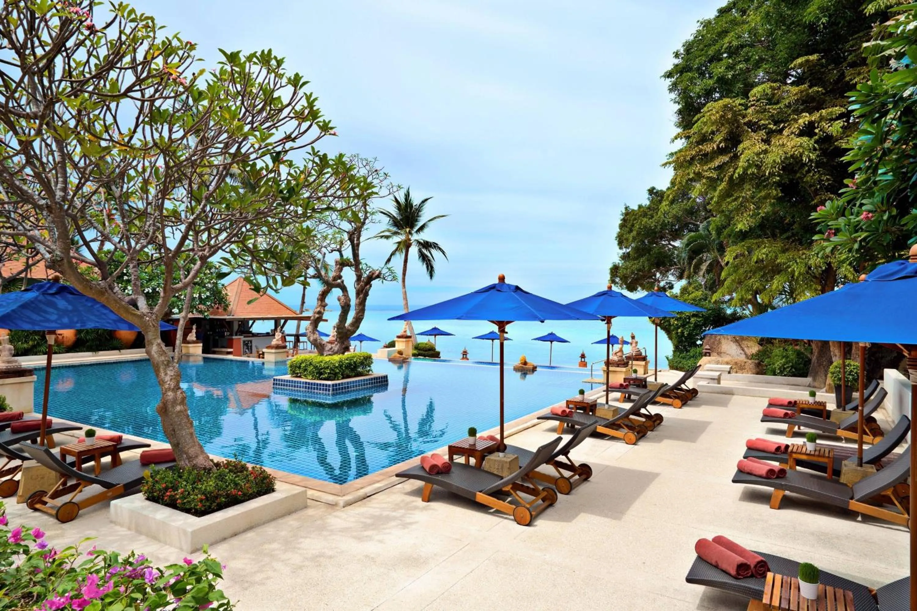 Swimming pool in Renaissance Koh Samui Resort & Spa