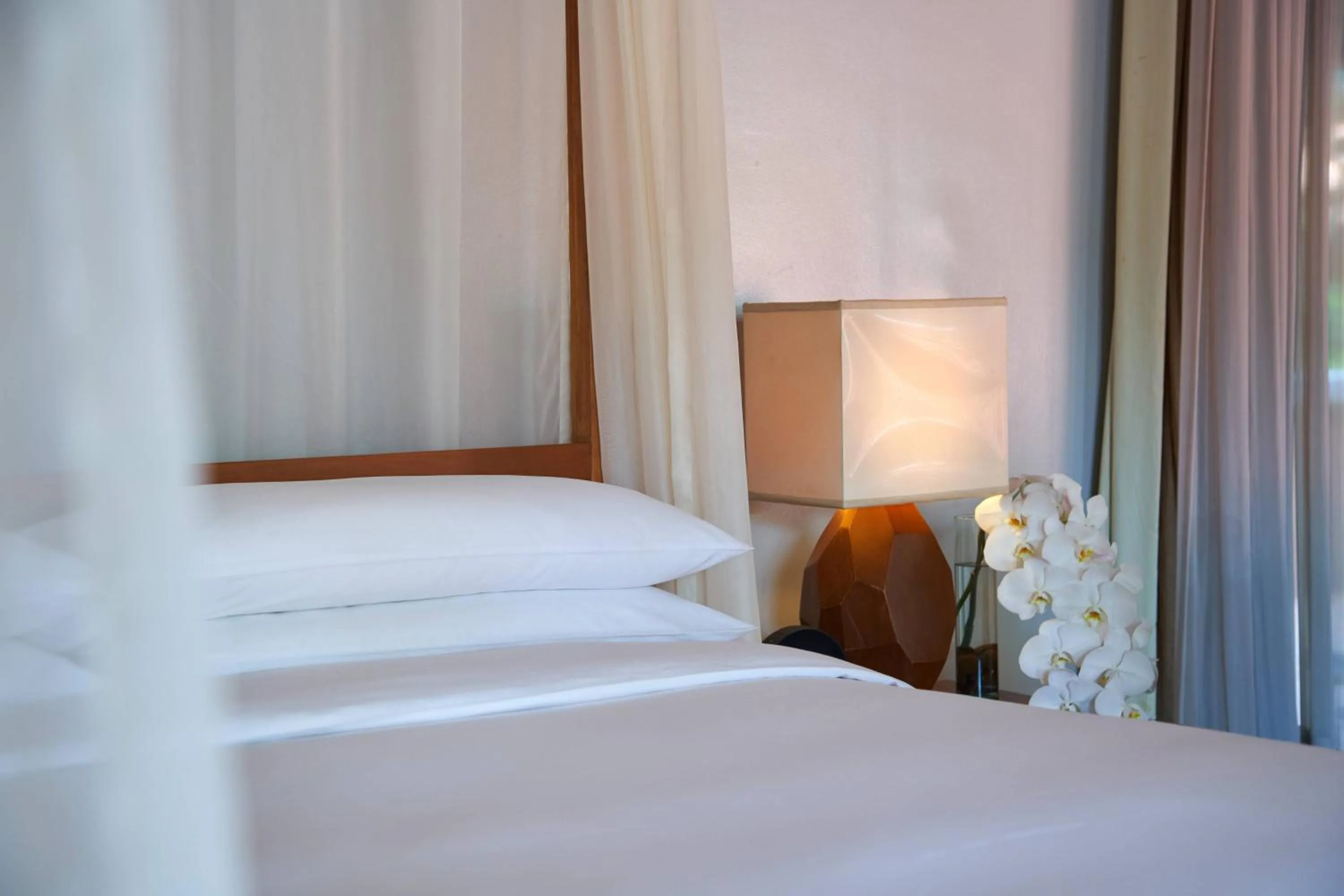 Swimming pool, Bed in Renaissance Koh Samui Resort & Spa