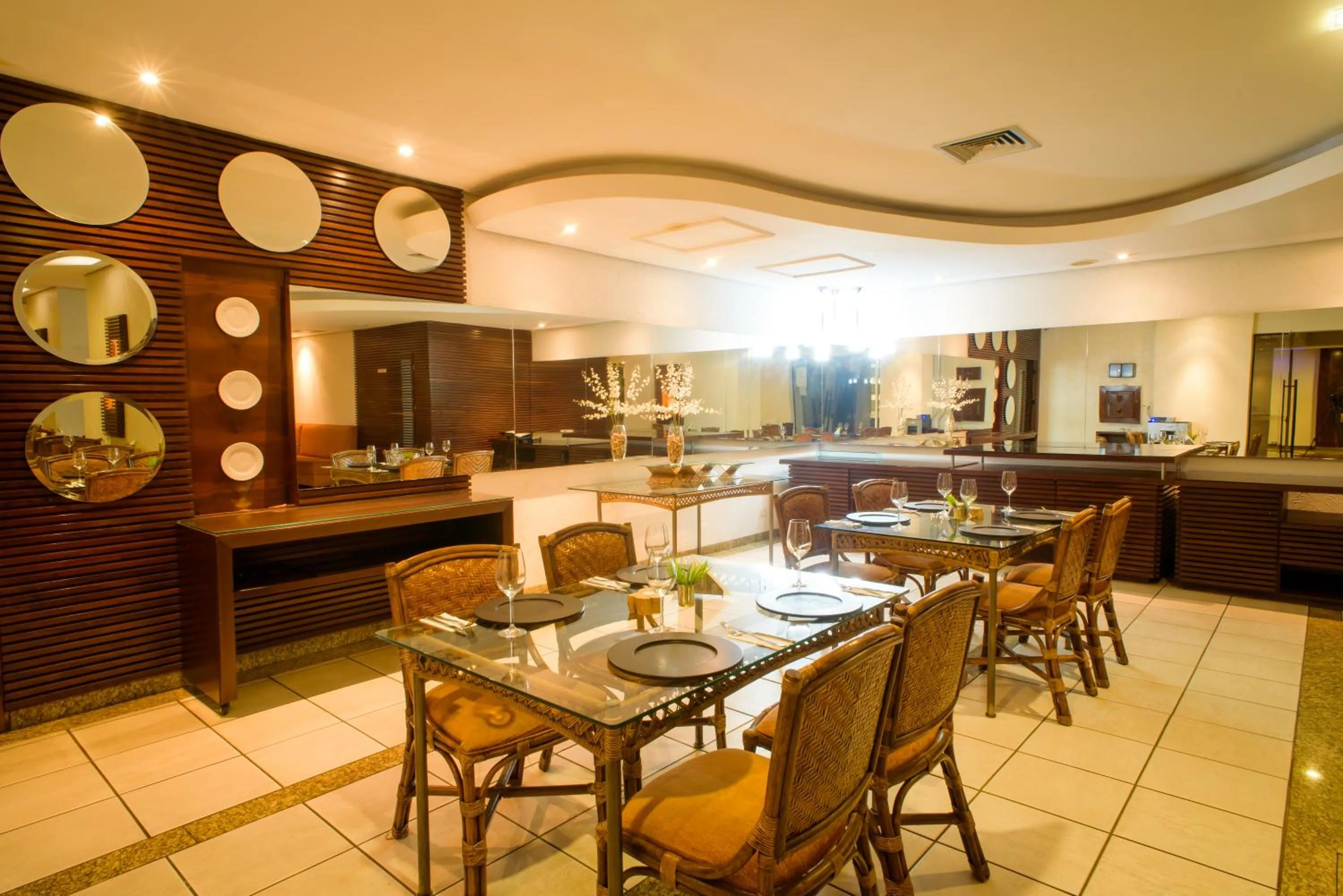 Restaurant/places to eat in Bahamas Duplex by WS