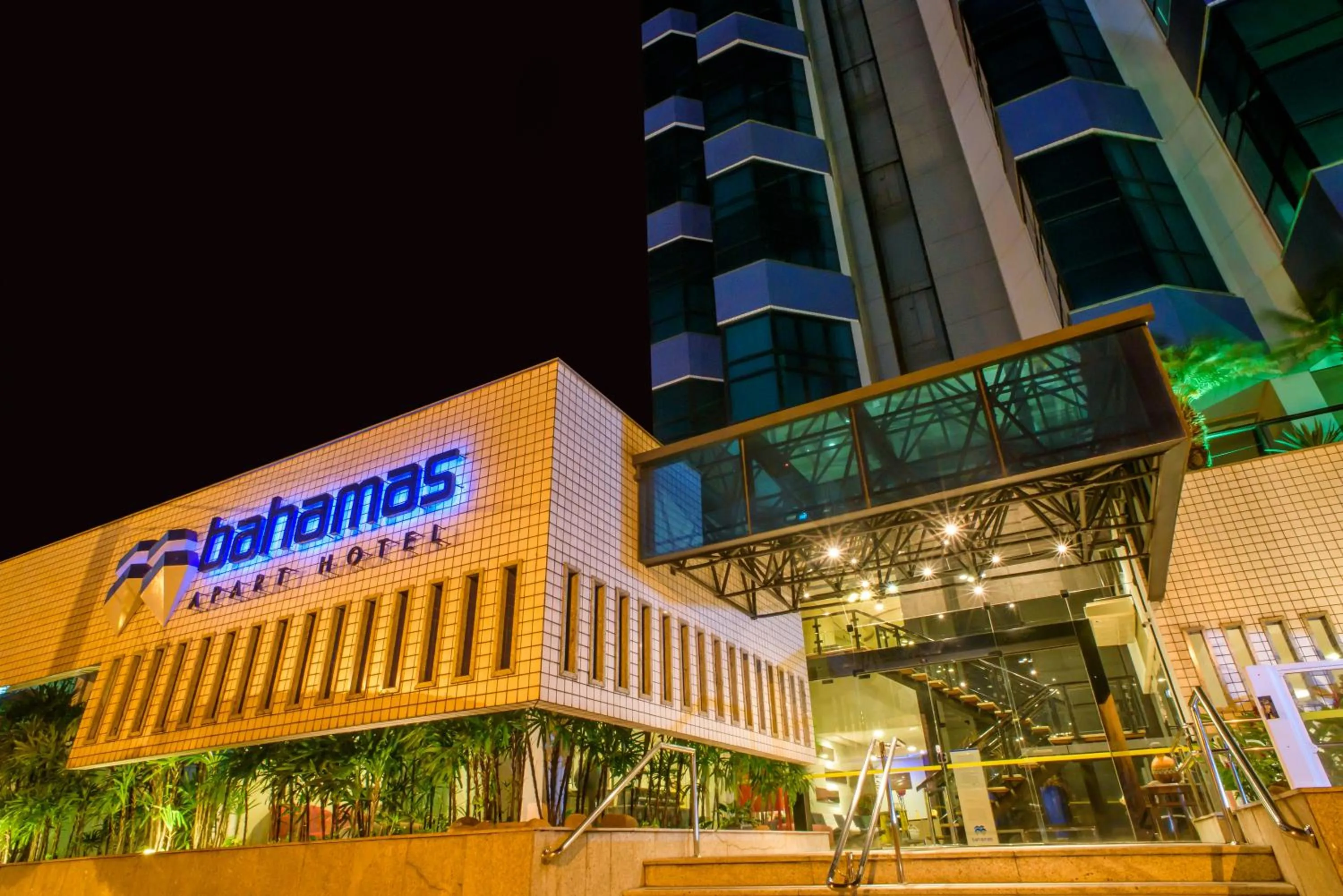 Facade/entrance in Bahamas Duplex by WS