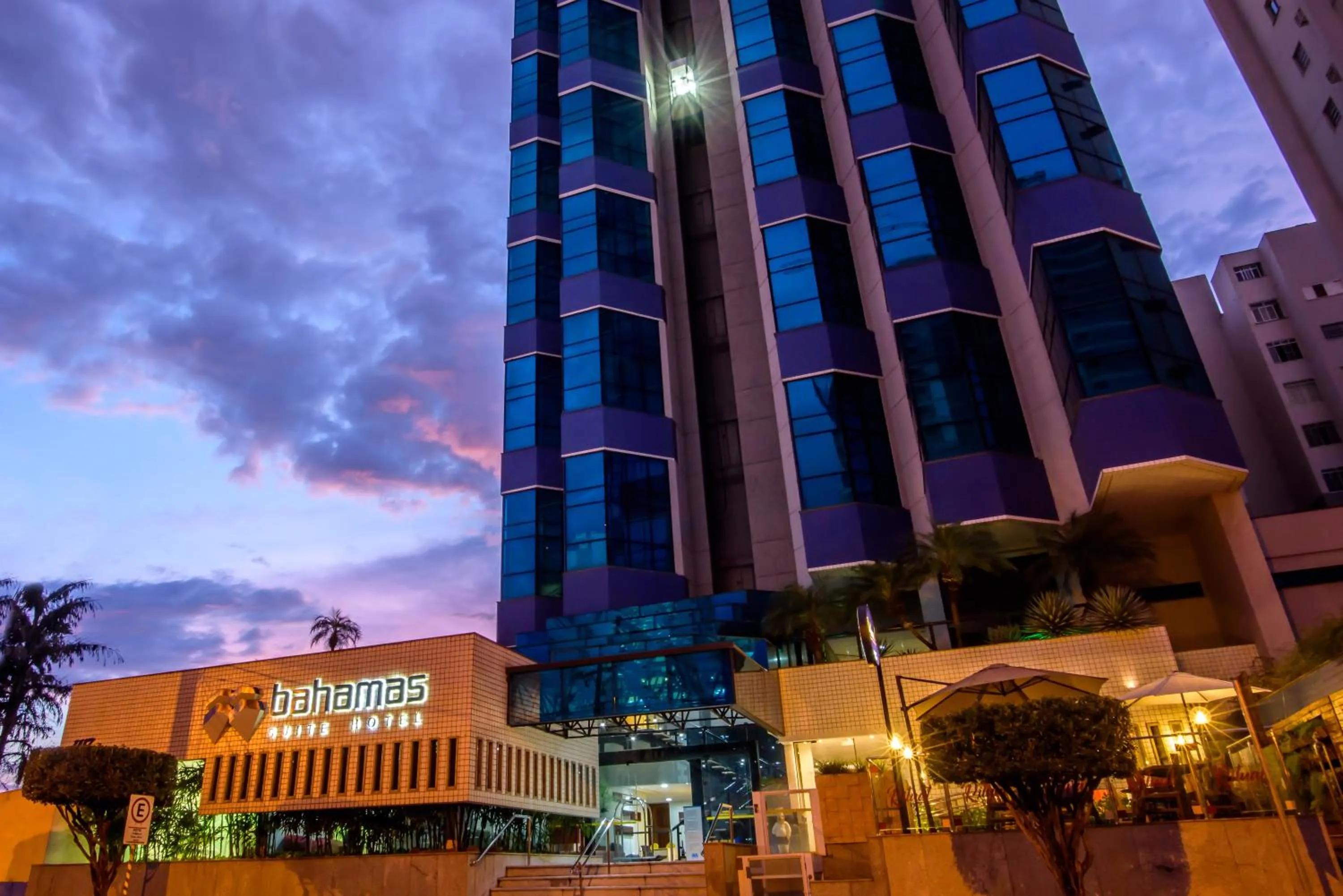 Property building in Bahamas Duplex by WS