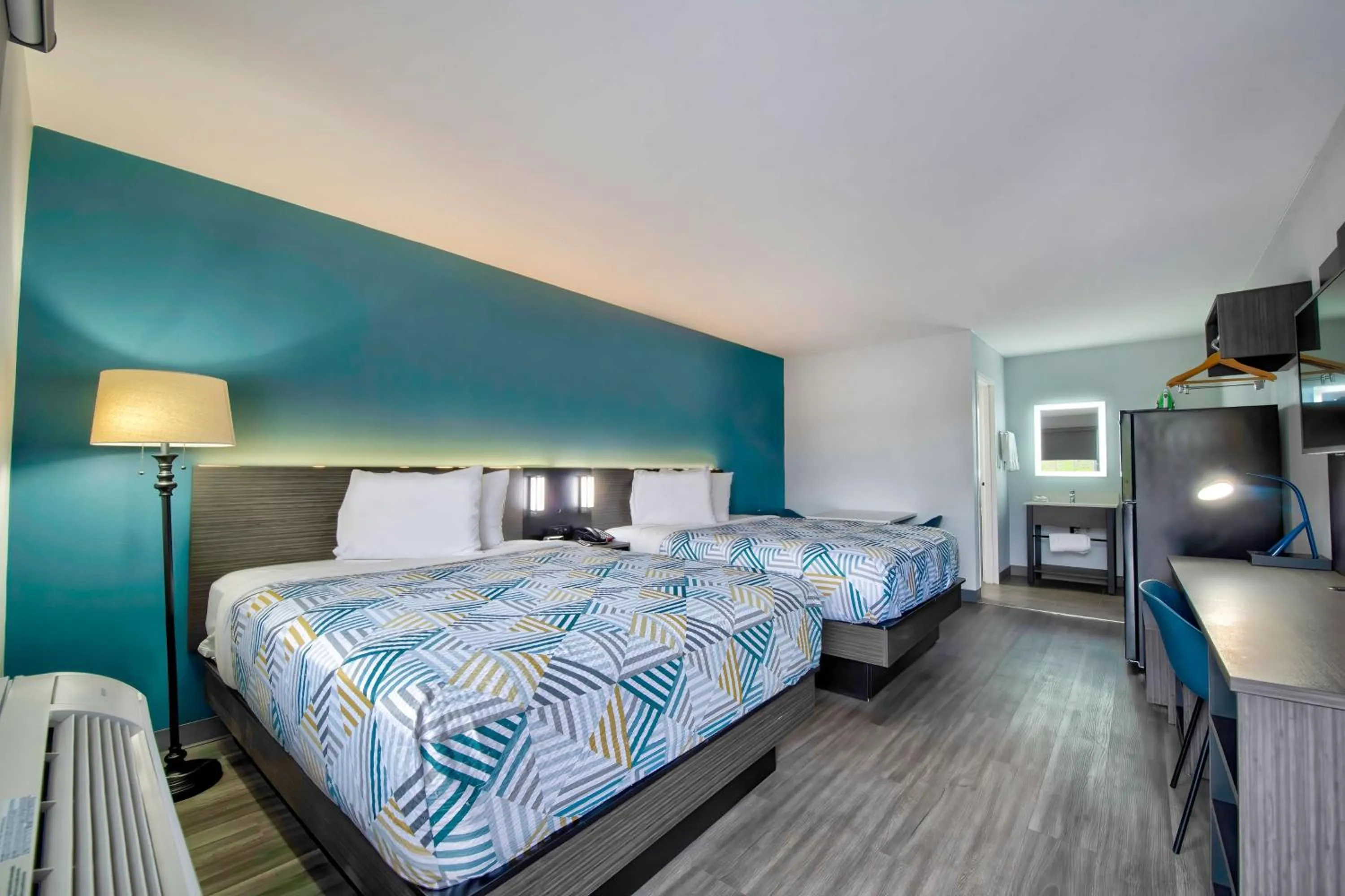 Photo of the whole room, Bed in Studio 6 Jackson MS I 55