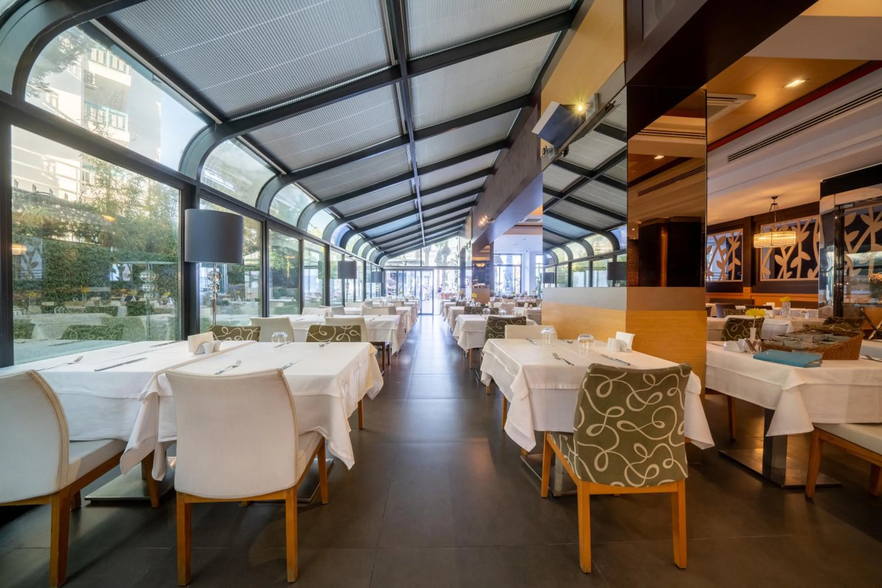 Restaurant/places to eat in Cettia Beach Resort